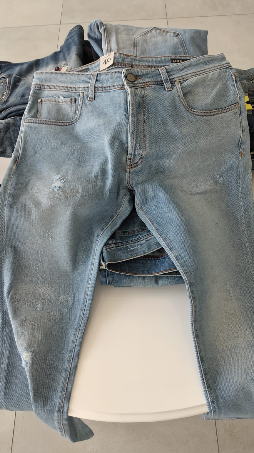 €11,00 al pezzo LIU JO, DISPLAJ stock jeans uomo 100 pezzi - A/I - RIF. TV6064
