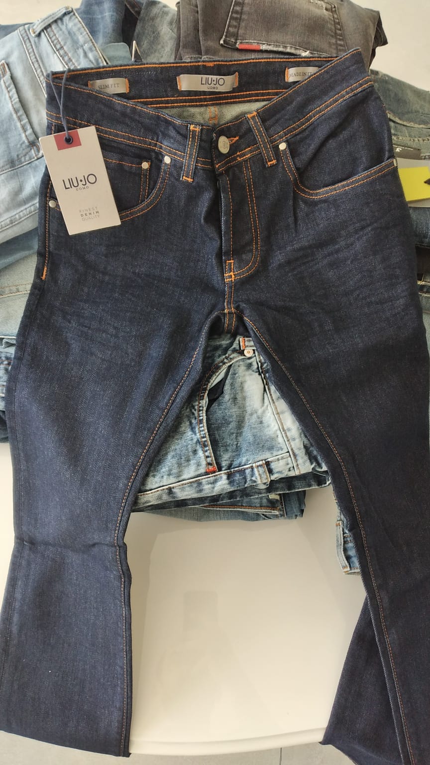 €11,00 al pezzo LIU JO, DISPLAJ stock jeans uomo 100 pezzi - A/I - RIF. TV6064