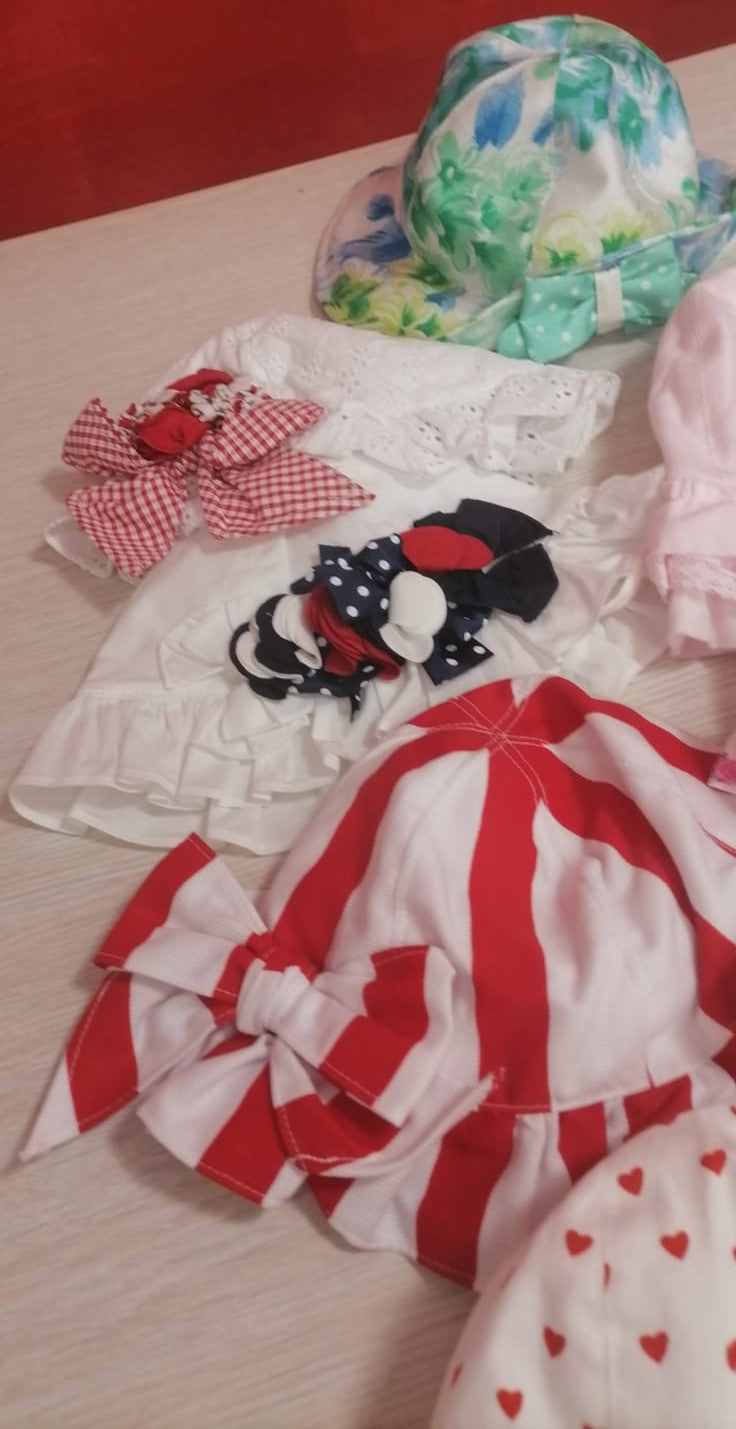 €3,80 al pezzo ALETTA, BLUMARINE, TRUSSARDI, TIMBERLAND, ALVIERO MARTINI stock cappelli bambini 276 pezzi - P/E - RIF. TV6030