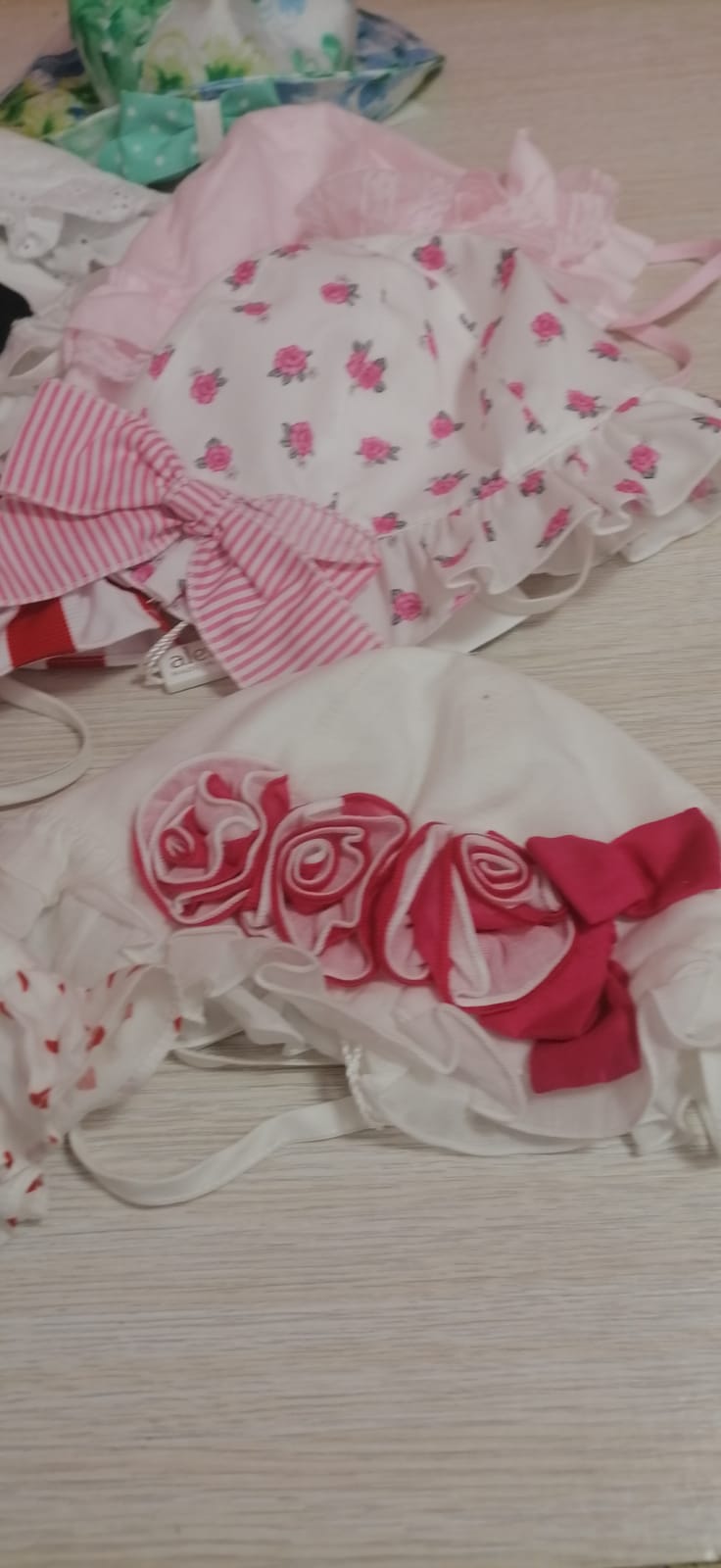 €3,80 al pezzo ALETTA, BLUMARINE, TRUSSARDI, TIMBERLAND, ALVIERO MARTINI stock cappelli bambini 276 pezzi - P/E - RIF. TV6030