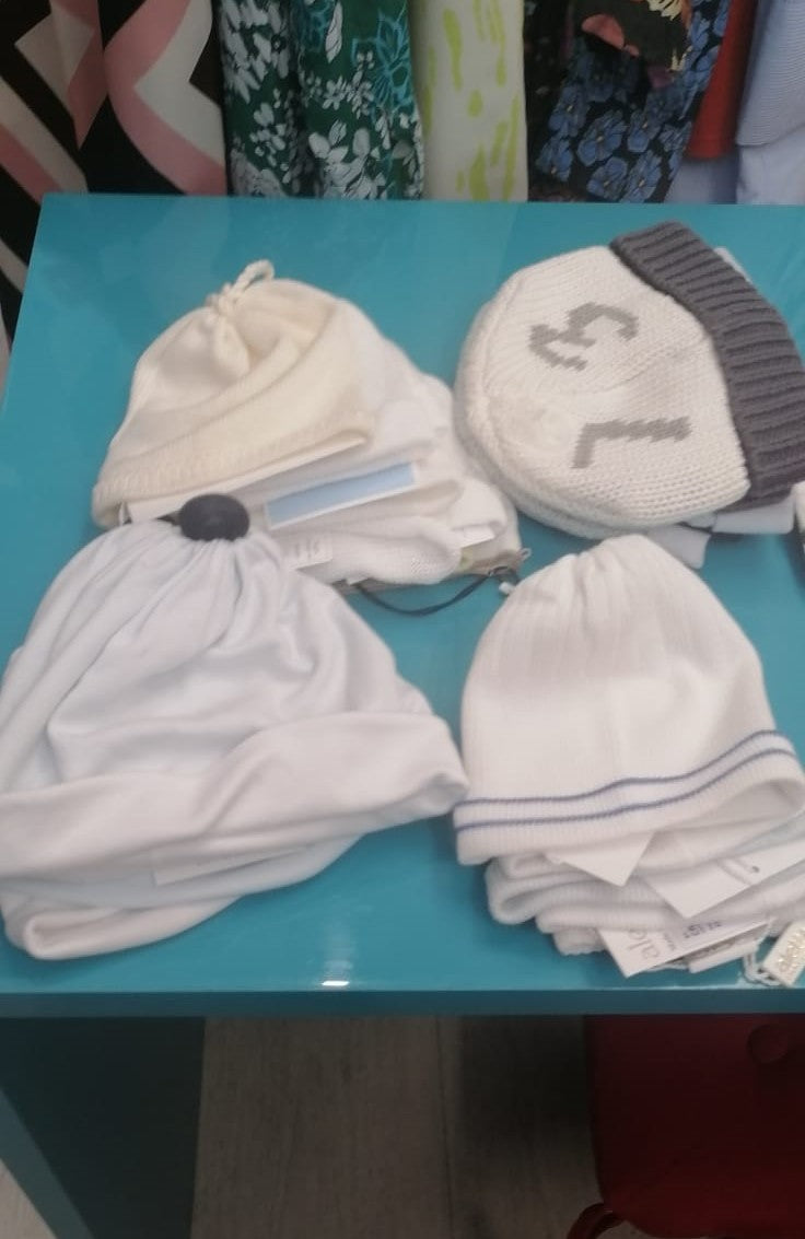 €3,80 al pezzo ALETTA, BLUMARINE, TRUSSARDI, TIMBERLAND, ALVIERO MARTINI stock cappelli bambini 276 pezzi - P/E - RIF. TV6030