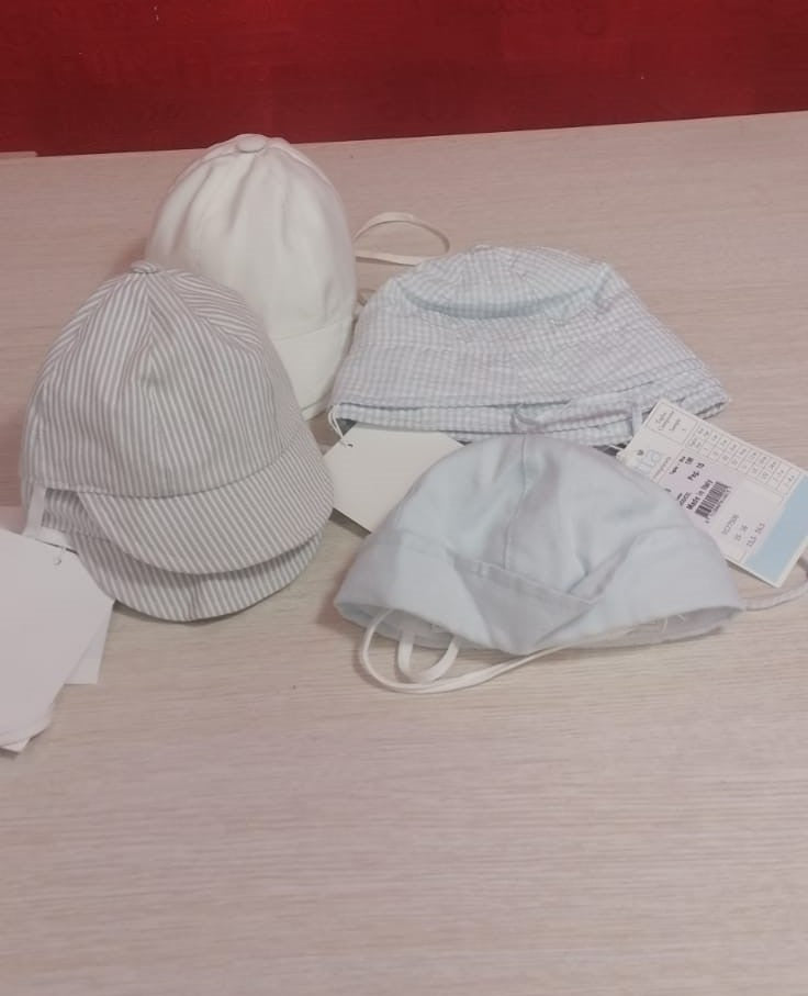 €3,80 al pezzo ALETTA, BLUMARINE, TRUSSARDI, TIMBERLAND, ALVIERO MARTINI stock cappelli bambini 276 pezzi - P/E - RIF. TV6030