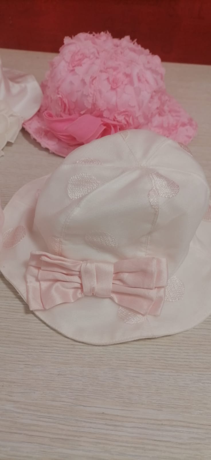 €3,80 al pezzo ALETTA, BLUMARINE, TRUSSARDI, TIMBERLAND, ALVIERO MARTINI stock cappelli bambini 276 pezzi - P/E - RIF. TV6030