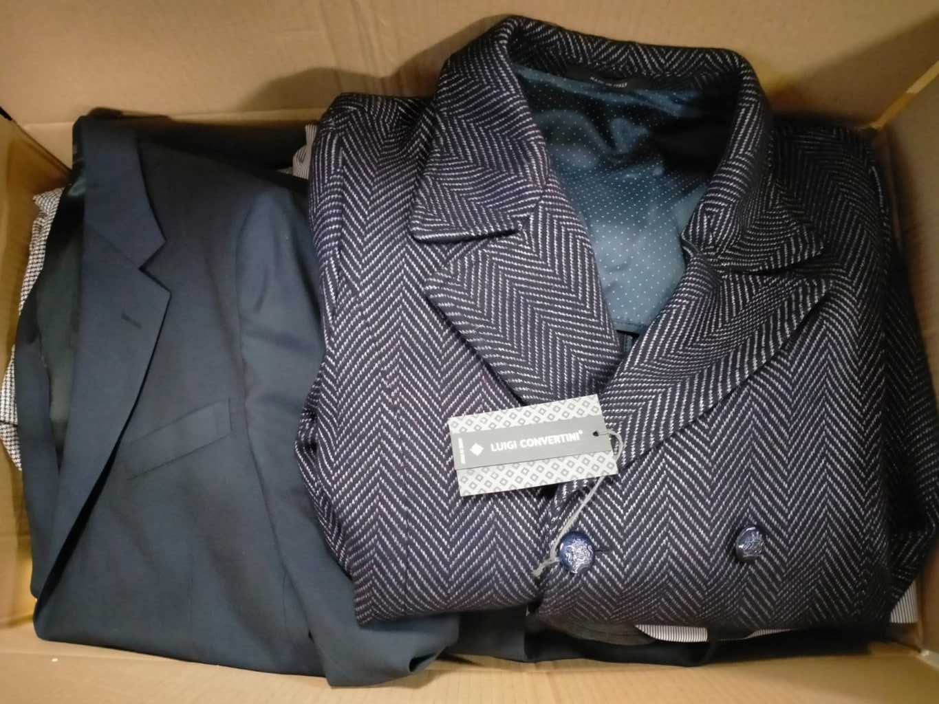 €2,30 al pezzo EMPORIO , CAMEL, CACHAREL, LUISA VIOLA, CAFE' NOIR, AMA , ecc. stock abbigliamento uomo, donna e bambini 1700 pezzi - A/I - P/E - RIF. 6039AF