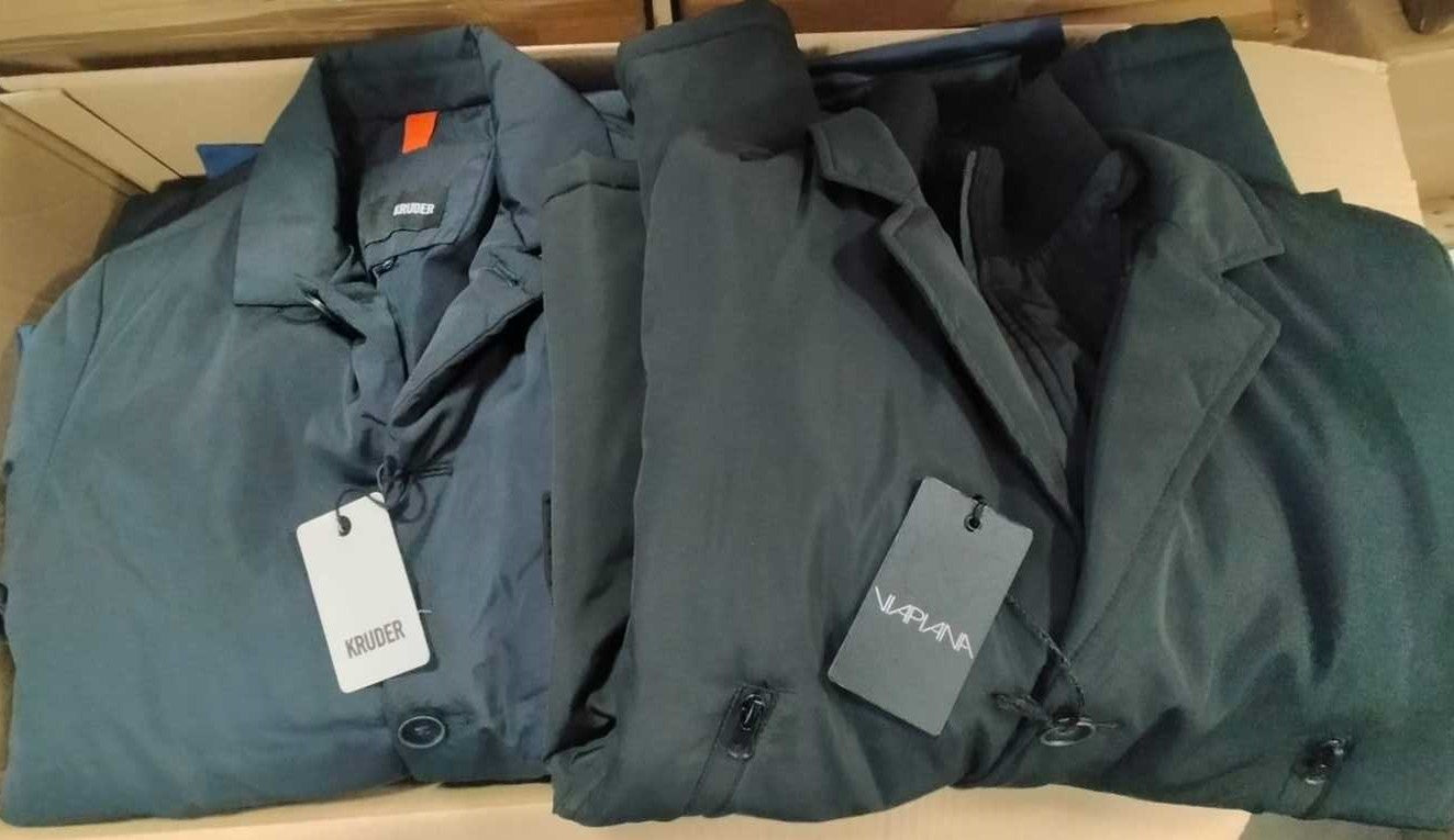 €2,30 al pezzo EMPORIO , CAMEL, CACHAREL, LUISA VIOLA, CAFE' NOIR, AMA , ecc. stock abbigliamento uomo, donna e bambini 1700 pezzi - A/I - P/E - RIF. 6039AF