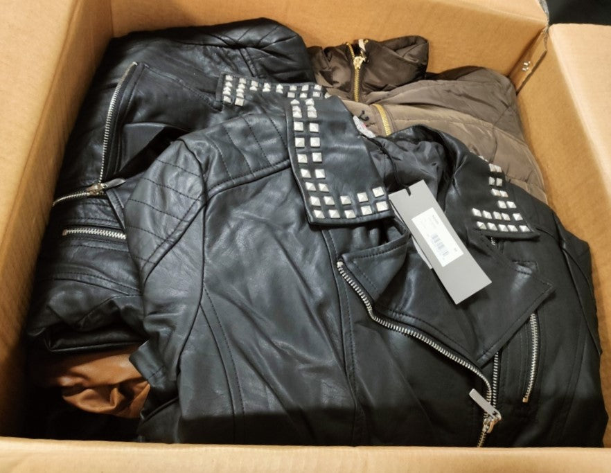 €2,30 al pezzo EMPORIO , CAMEL, CACHAREL, LUISA VIOLA, CAFE' NOIR, AMA , ecc. stock abbigliamento uomo, donna e bambini 1700 pezzi - A/I - P/E - RIF. 6039AF