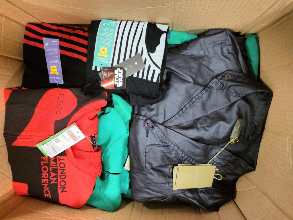 €2,30 al pezzo EMPORIO , CAMEL, CACHAREL, LUISA VIOLA, CAFE' NOIR, AMA , ecc. stock abbigliamento uomo, donna e bambini 1700 pezzi - A/I - P/E - RIF. 6039AF