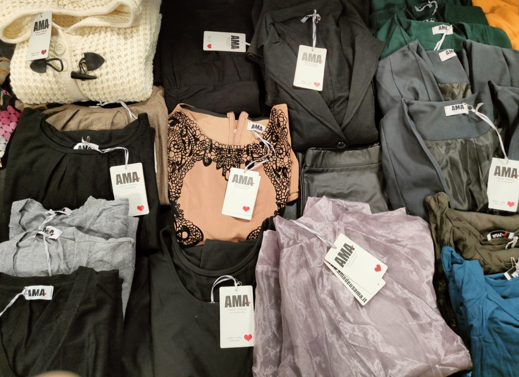 €2,30 al pezzo EMPORIO , CAMEL, CACHAREL, LUISA VIOLA, CAFE' NOIR, AMA , ecc. stock abbigliamento uomo, donna e bambini 1700 pezzi - A/I - P/E - RIF. 6039AF