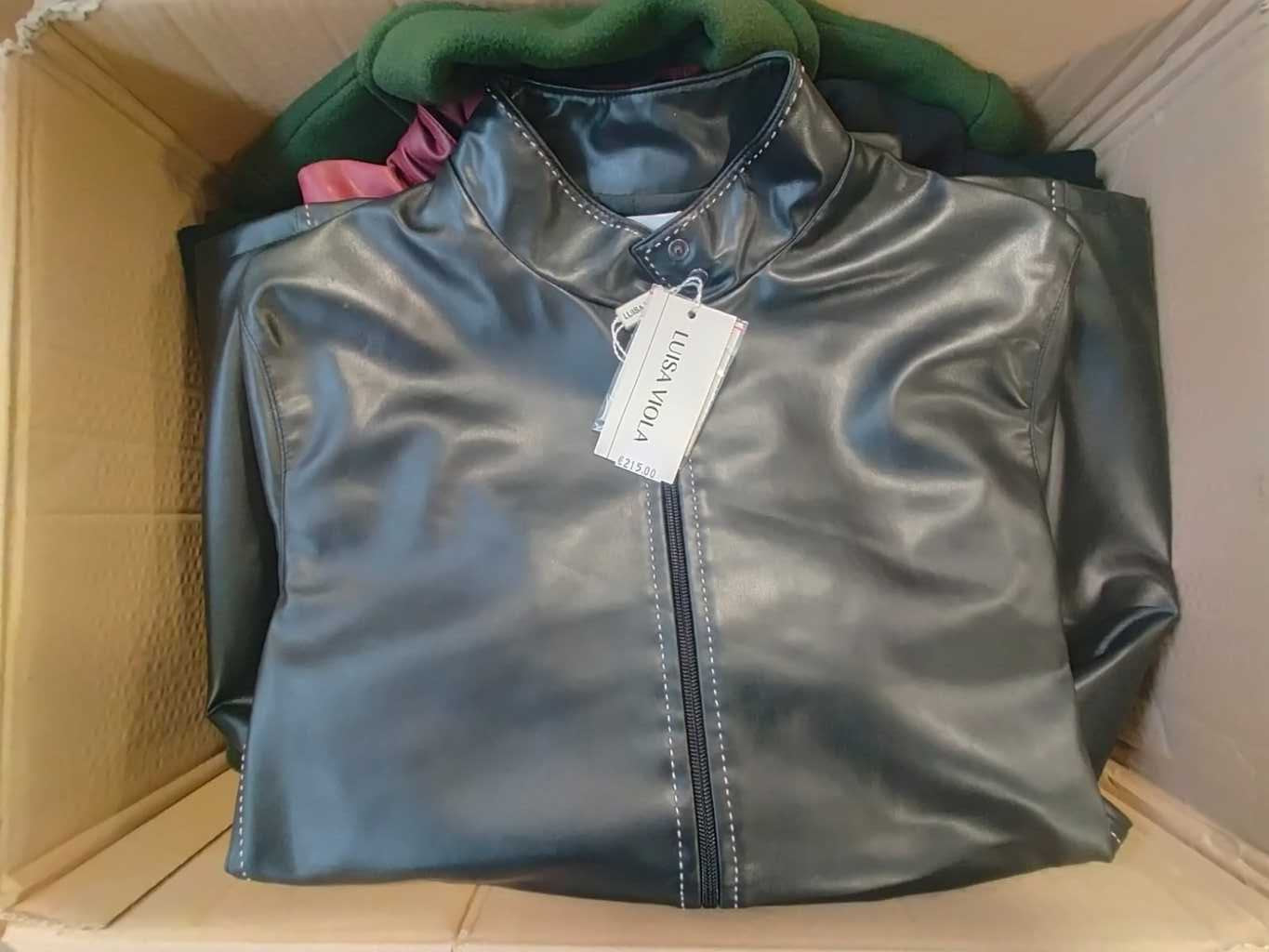 €2,30 al pezzo EMPORIO , CAMEL, CACHAREL, LUISA VIOLA, CAFE' NOIR, AMA , ecc. stock abbigliamento uomo, donna e bambini 1700 pezzi - A/I - P/E - RIF. 6039AF