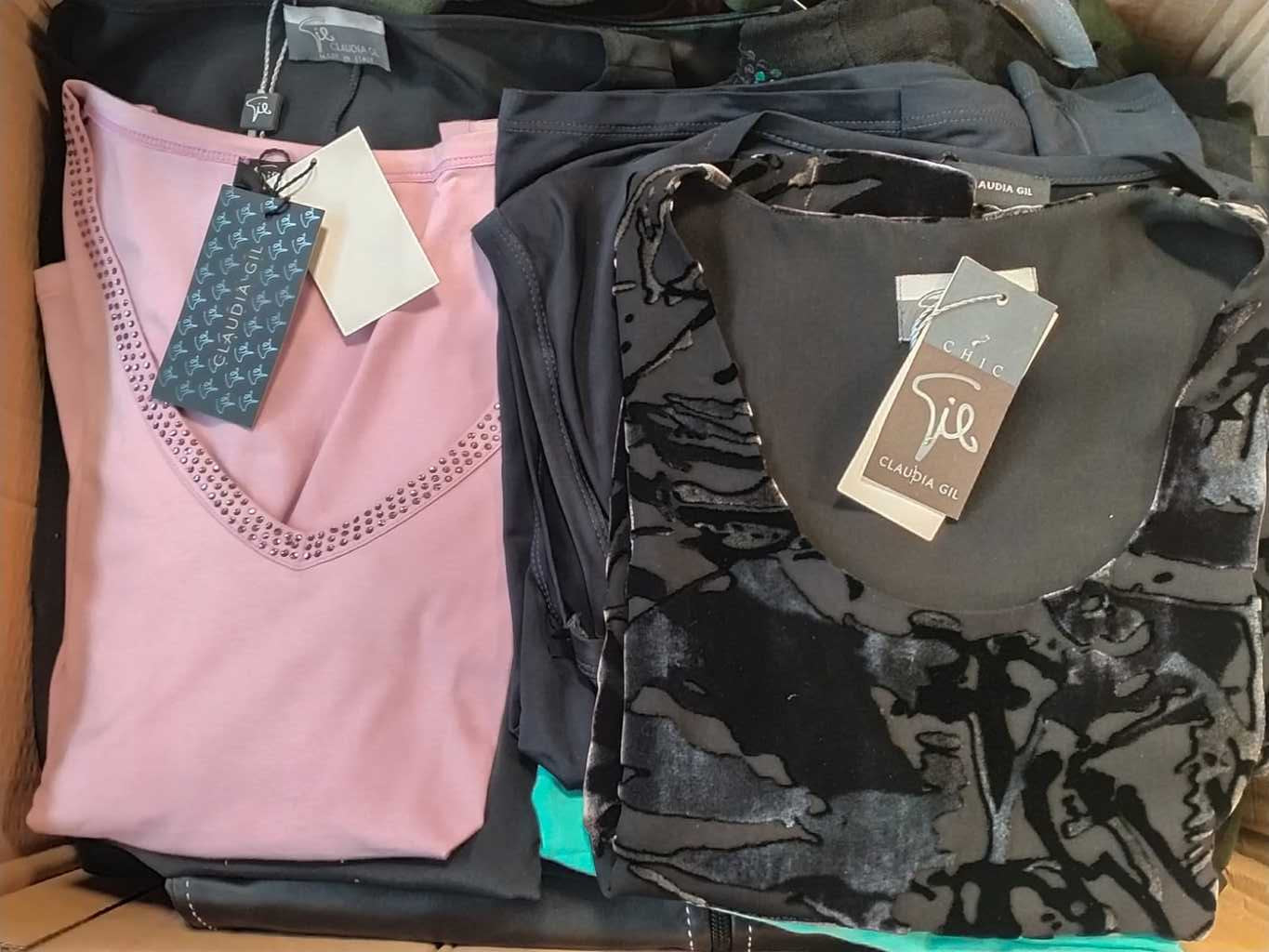 €2,30 al pezzo EMPORIO , CAMEL, CACHAREL, LUISA VIOLA, CAFE' NOIR, AMA , ecc. stock abbigliamento uomo, donna e bambini 1700 pezzi - A/I - P/E - RIF. 6039AF