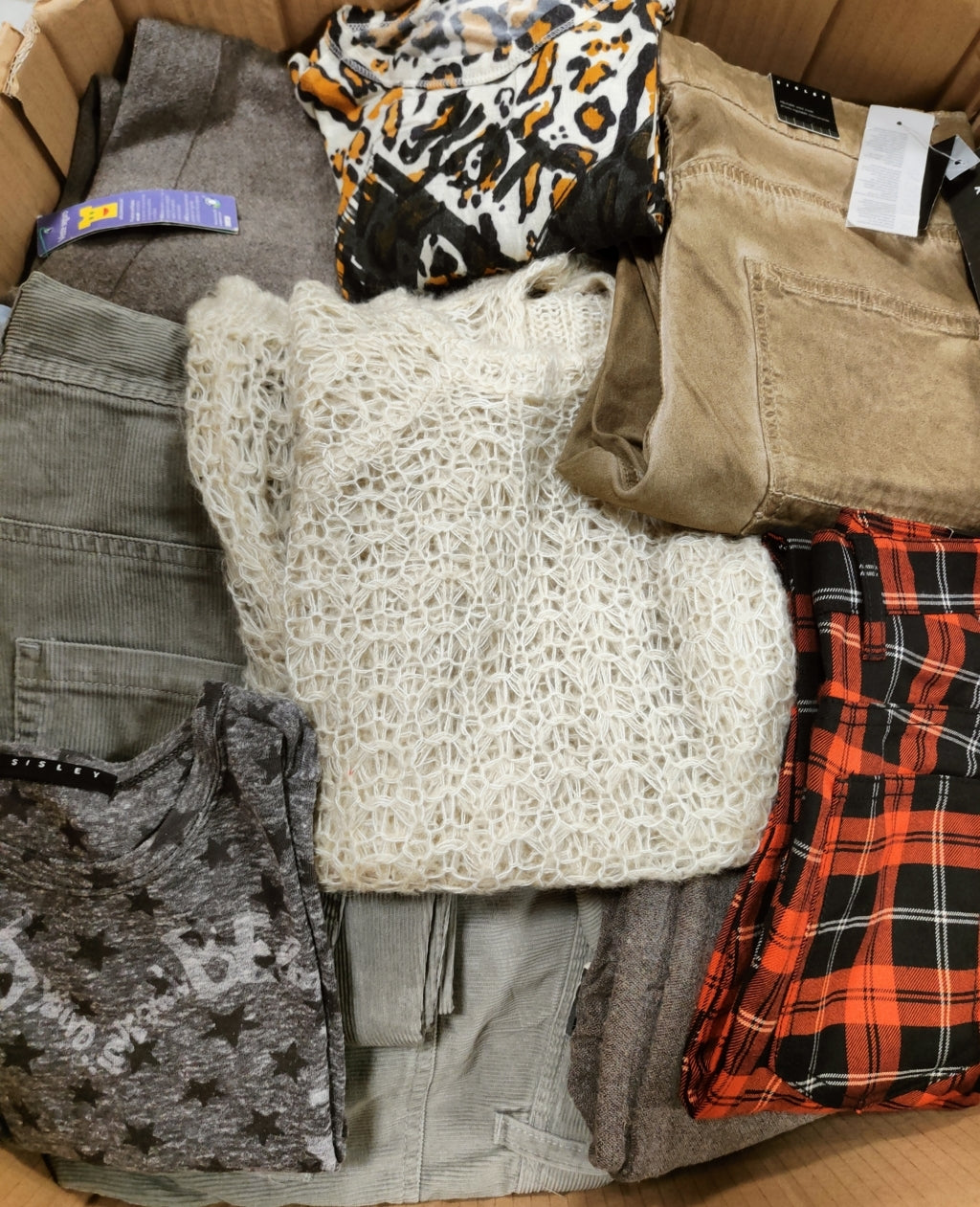 €2,30 al pezzo EMPORIO , CAMEL, CACHAREL, LUISA VIOLA, CAFE' NOIR, AMA , ecc. stock abbigliamento uomo, donna e bambini 1700 pezzi - A/I - P/E - RIF. 6039AF