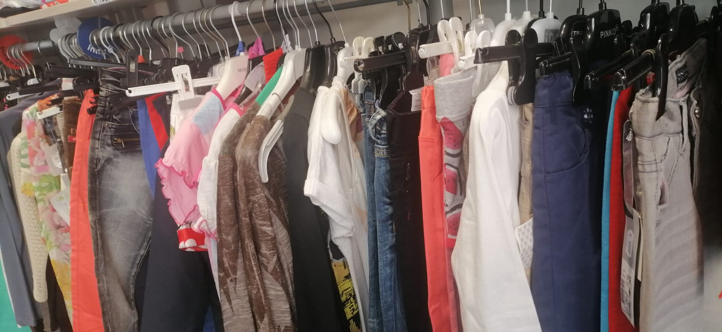 4,50 € la pièce MASH, MONNALISA, EMPORIO 88, MISS GRANT, TWIN SET, etc. stock de vêtements fille 511 pièces - FW - SS - REF. TV6029