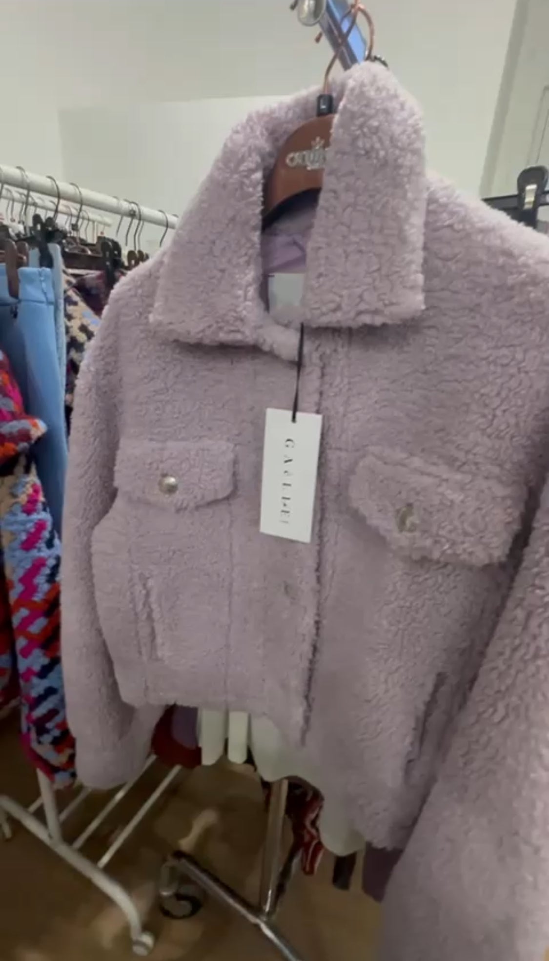 20,00 € la pièce GAELLE, PENNY BLACK, MANILA GRACE, ALESSANDRO GILLES, etc. stock de vêtements homme/femme 408 pièces - FW - REF. TV6232