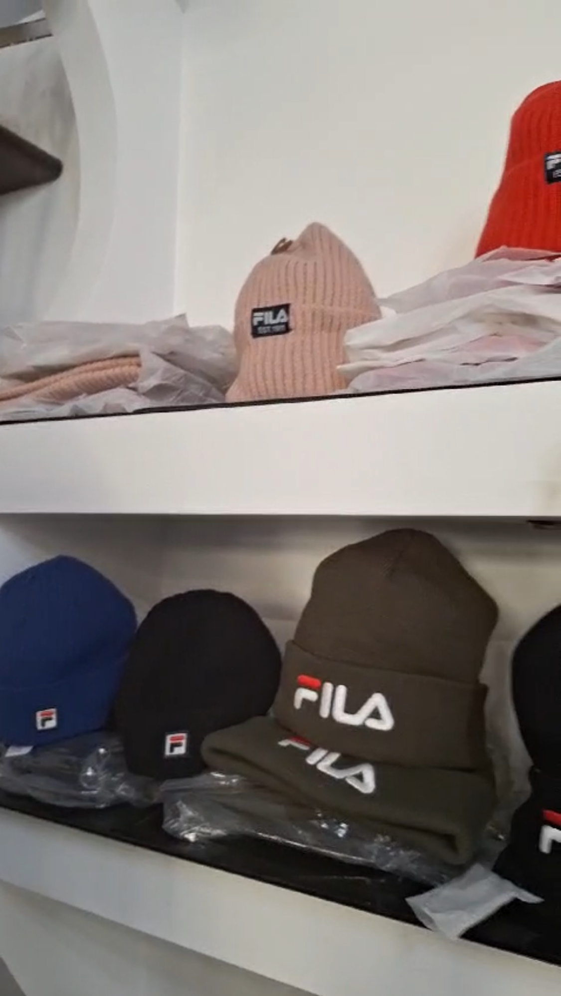 €14,50 l'unité YES ZEE, HARMONT & BLAINE, FILA, ARMANI etc. stock vêtements et accessoires homme 311 pièces - FW - RIF. TV6235