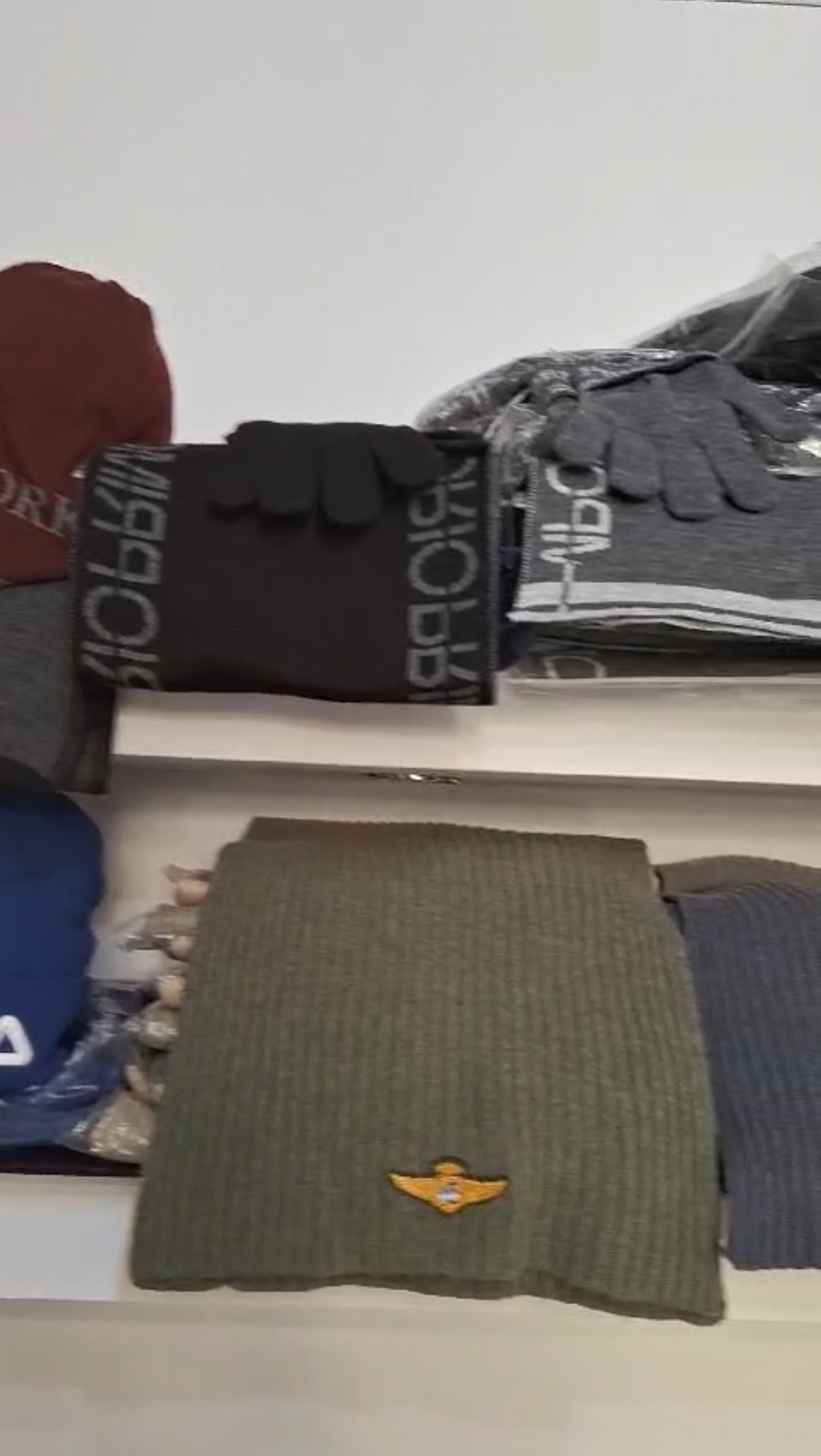 €14,50 l'unité YES ZEE, HARMONT & BLAINE, FILA, ARMANI etc. stock vêtements et accessoires homme 311 pièces - FW - RIF. TV6235