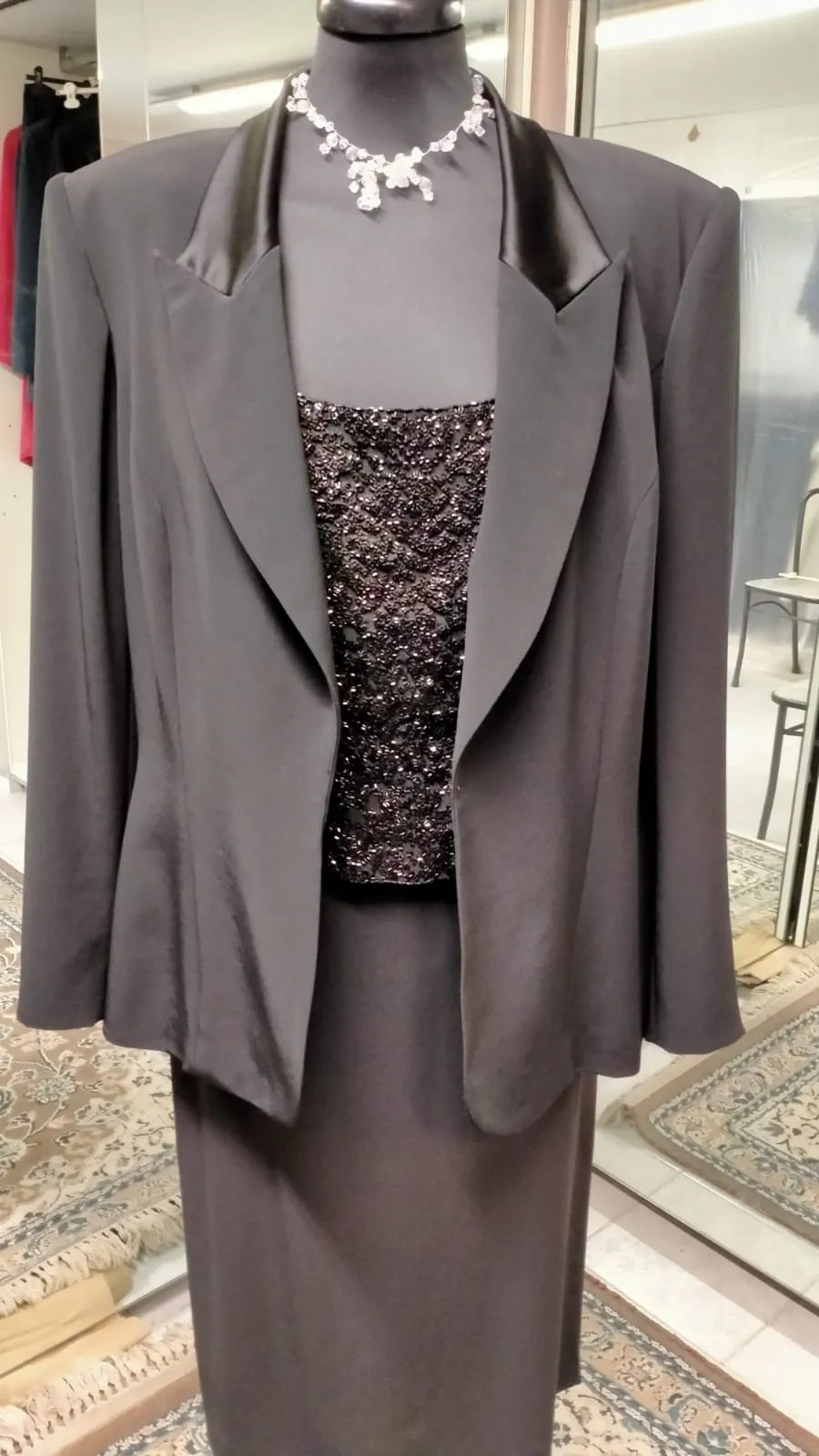 €16,00 l'unité BALESTRA, RADIOSA, RUBINO, AZZURRA etc. stock de vêtements de mariée et de cérémonie homme/femme 250 pièces - RIF. TV6236