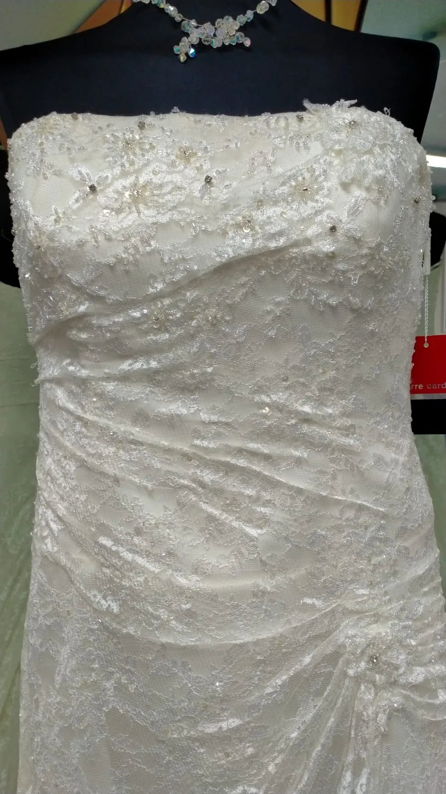 €16,00 l'unité BALESTRA, RADIOSA, RUBINO, AZZURRA etc. stock de vêtements de mariée et de cérémonie homme/femme 250 pièces - RIF. TV6236