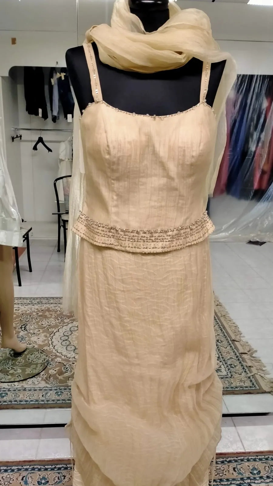 €16,00 l'unité BALESTRA, RADIOSA, RUBINO, AZZURRA etc. stock de vêtements de mariée et de cérémonie homme/femme 250 pièces - RIF. TV6236