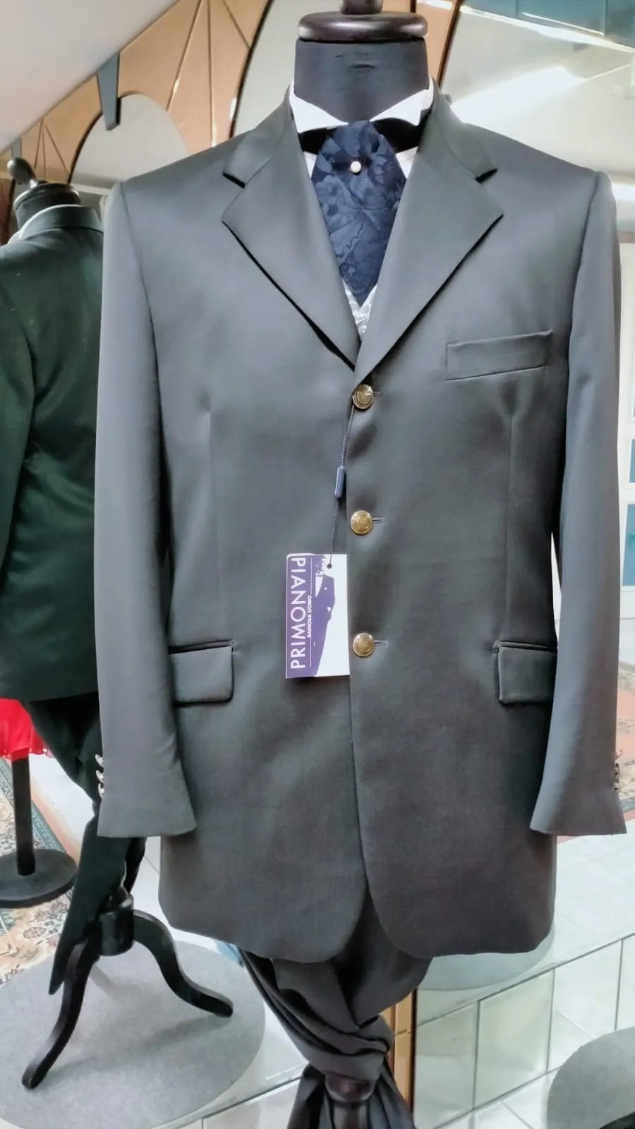 €16,00 l'unité BALESTRA, RADIOSA, RUBINO, AZZURRA etc. stock de vêtements de mariée et de cérémonie homme/femme 250 pièces - RIF. TV6236