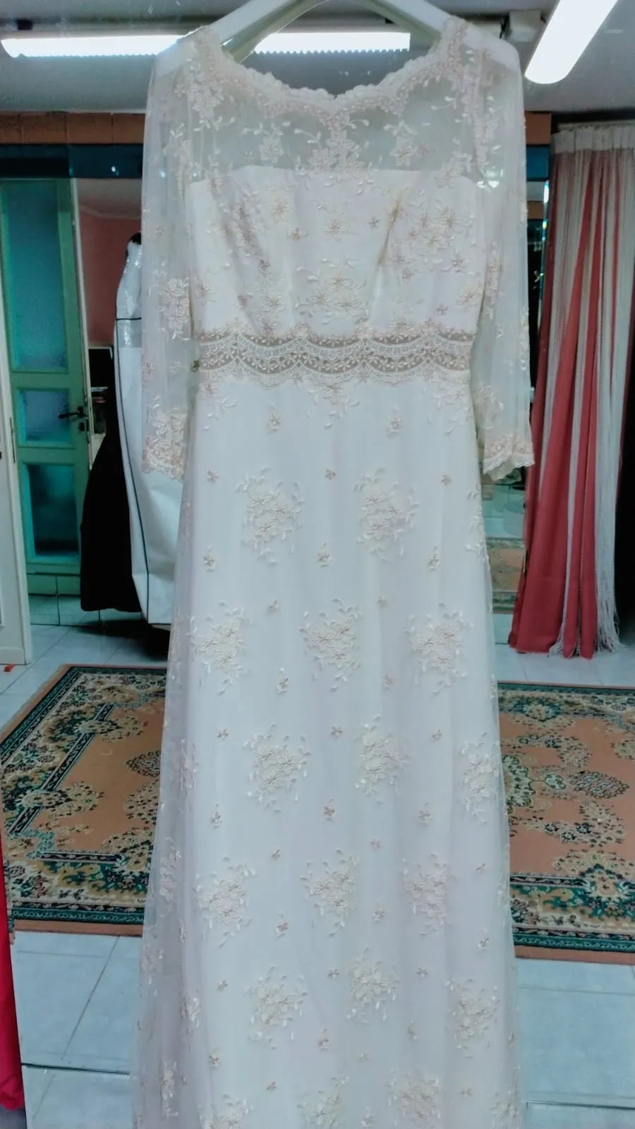 €16,00 l'unité BALESTRA, RADIOSA, RUBINO, AZZURRA etc. stock de vêtements de mariée et de cérémonie homme/femme 250 pièces - RIF. TV6236