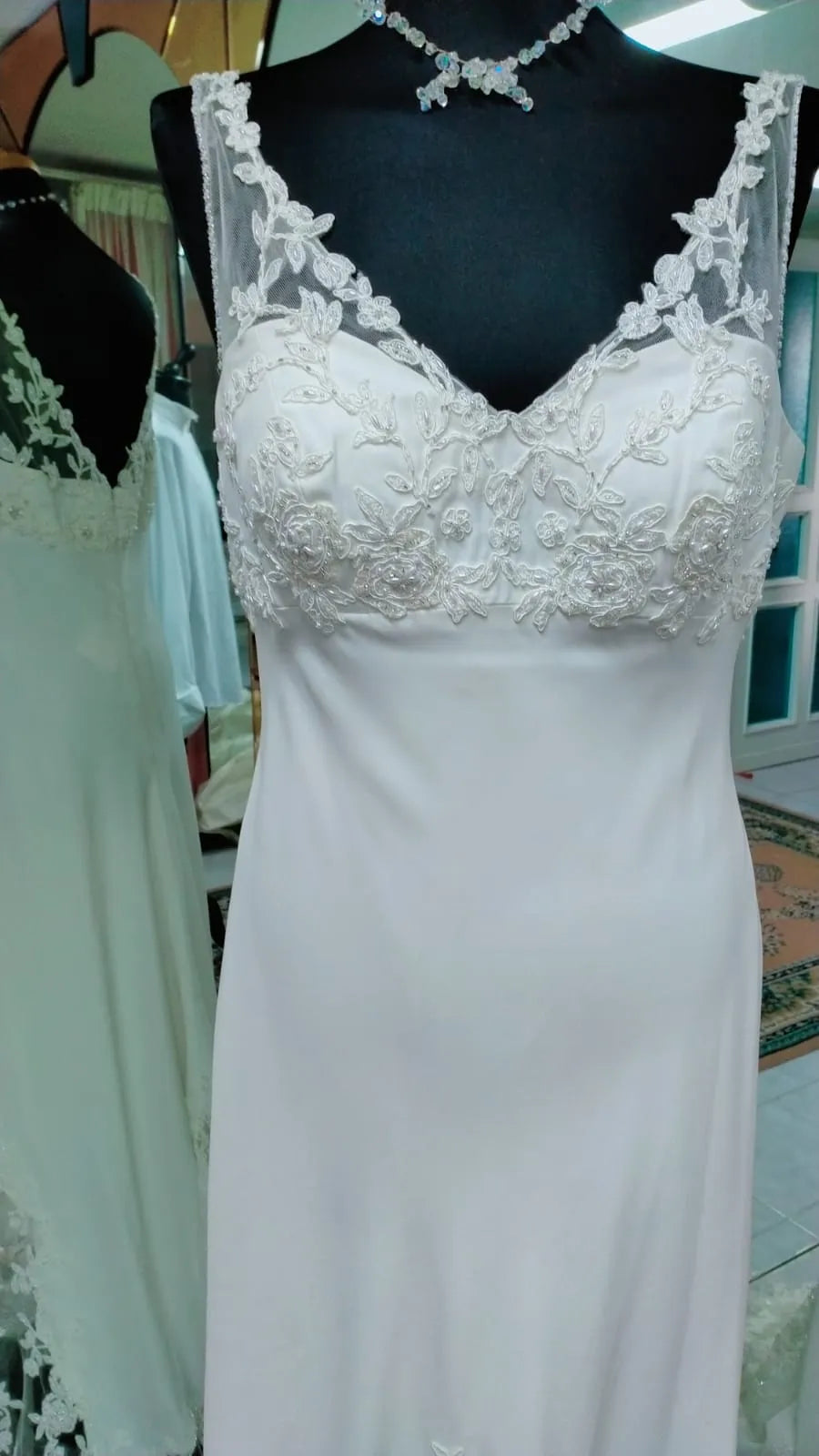 €16,00 l'unité BALESTRA, RADIOSA, RUBINO, AZZURRA etc. stock de vêtements de mariée et de cérémonie homme/femme 250 pièces - RIF. TV6236