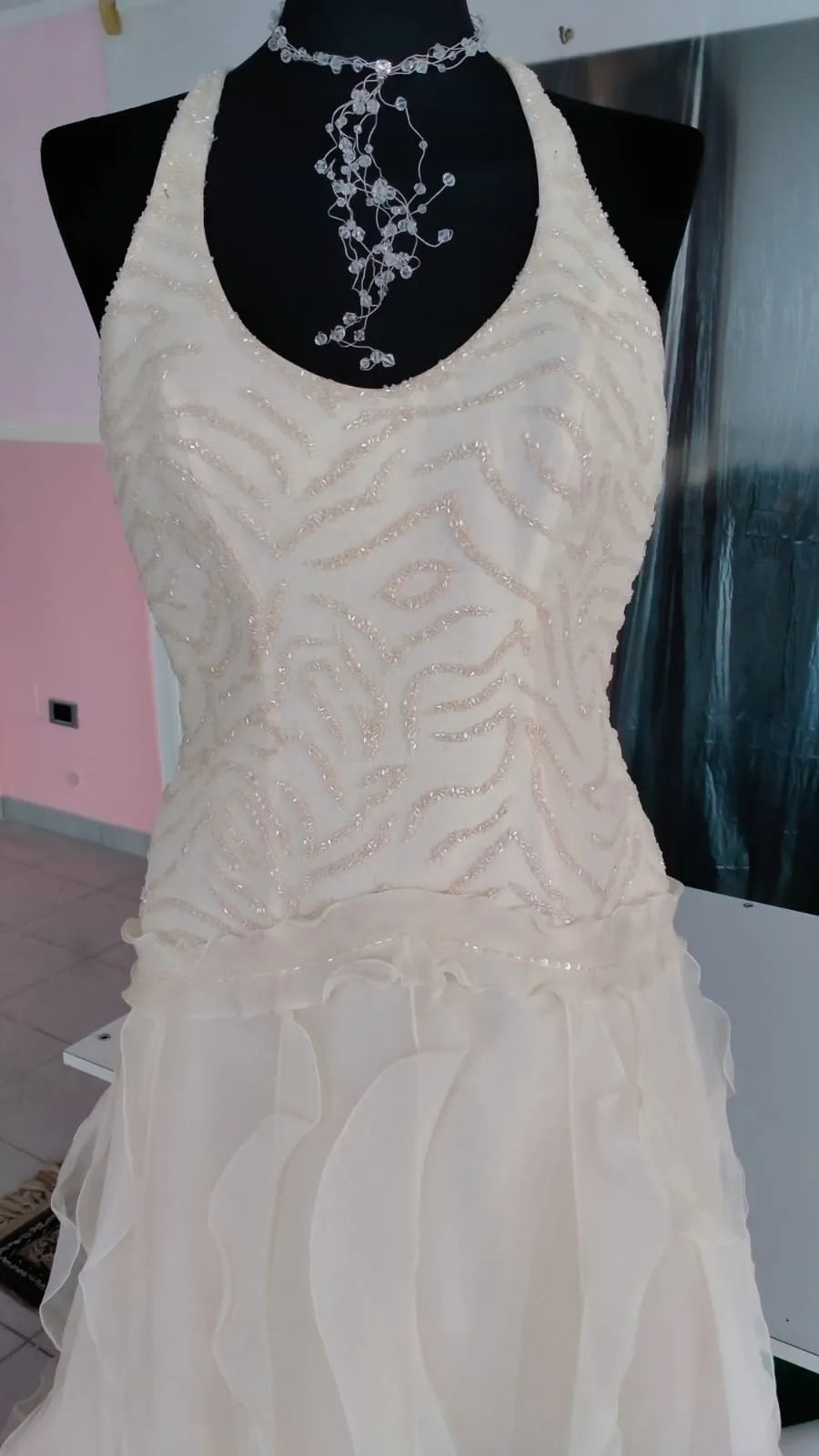 €16,00 l'unité BALESTRA, RADIOSA, RUBINO, AZZURRA etc. stock de vêtements de mariée et de cérémonie homme/femme 250 pièces - RIF. TV6236