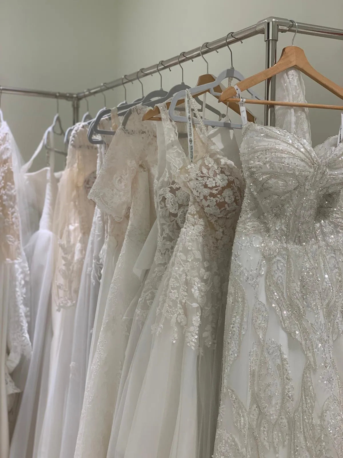€400.00 each GEMELLE DONATO, HERVE PARIS, ABELLA, etc. stock wedding dresses 51 pieces - REF. TV6238