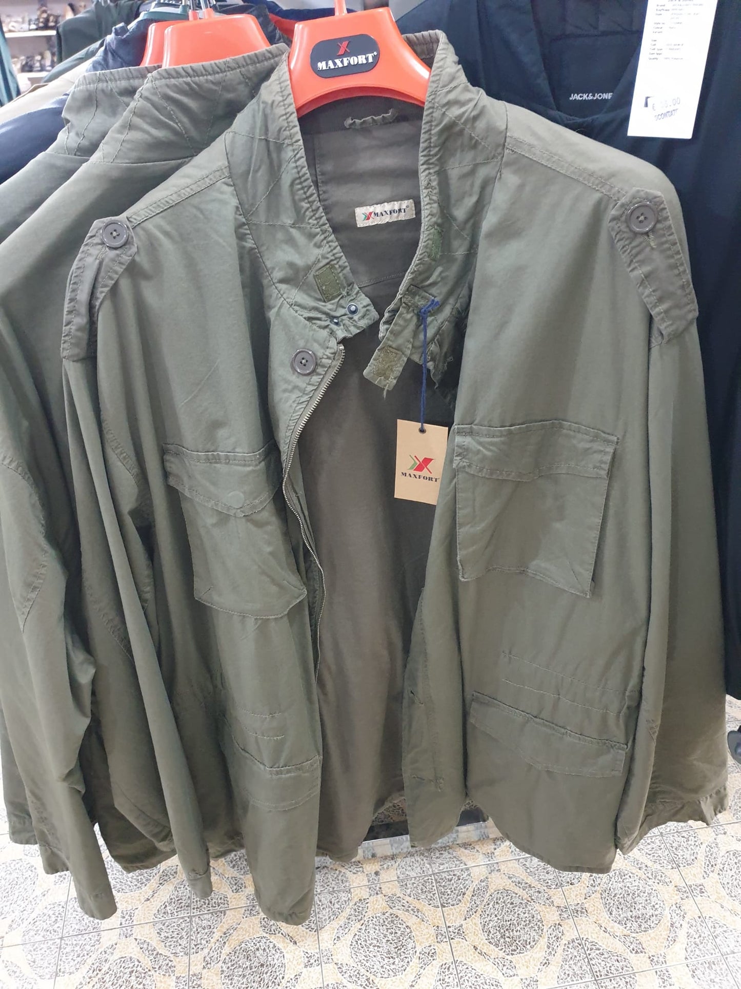 €2.80 per piece MADE IN ITALY men's clothing stock 2000 pieces - S/S F/W - REF. TV6108