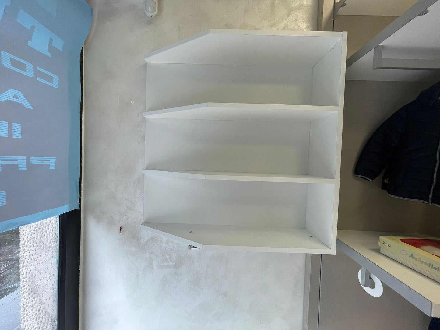 Stock ARREDAMENTO NEGOZIO per abbigliamento bambini - RIF. TV6209