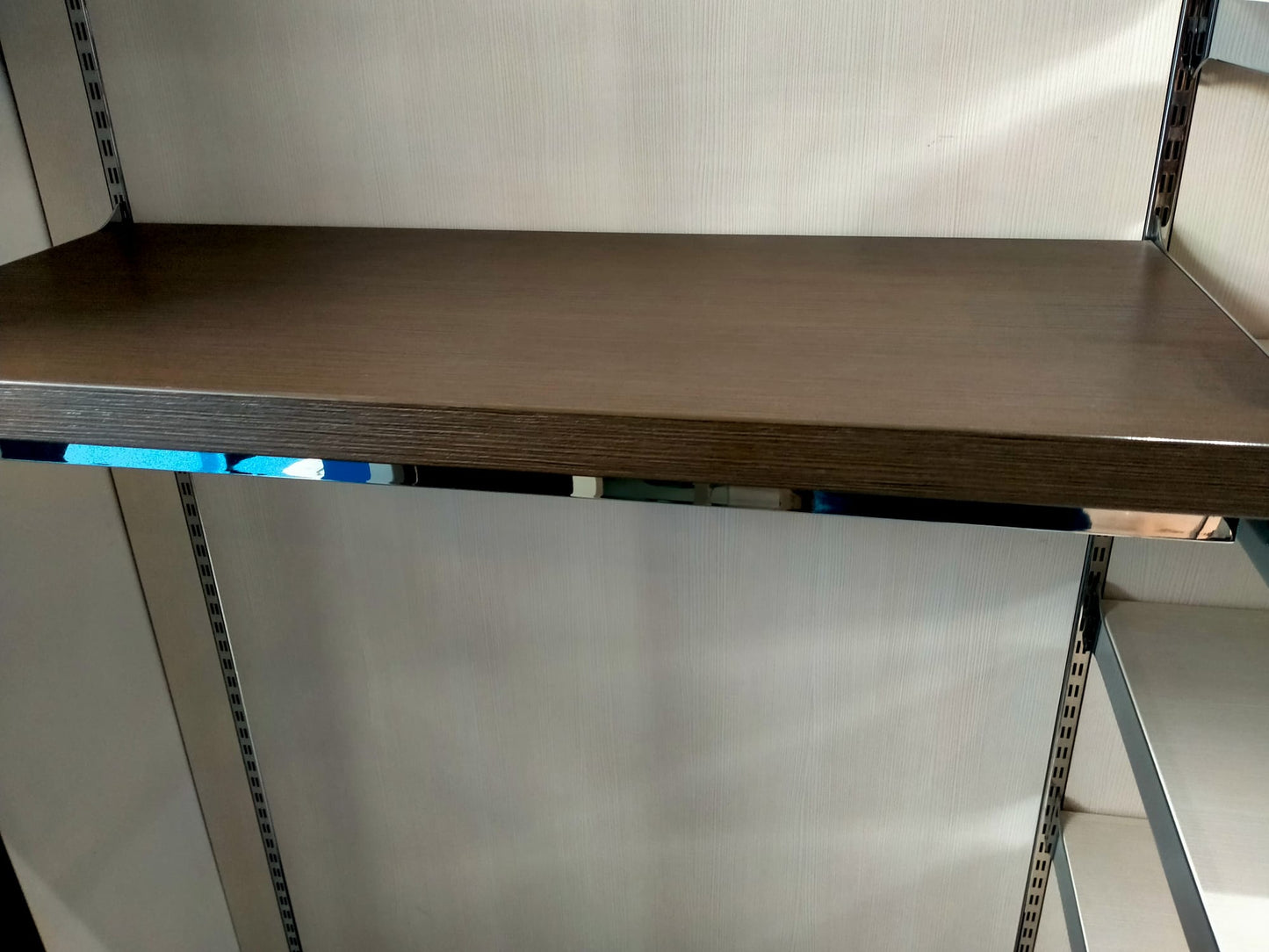 Stock ARREDAMENTO NEGOZIO per abbigliamento bambini - circa 60m² - RIF. TV6036