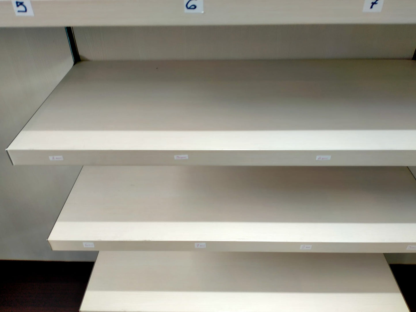 Stock ARREDAMENTO NEGOZIO per abbigliamento bambini - circa 60m² - RIF. TV6036