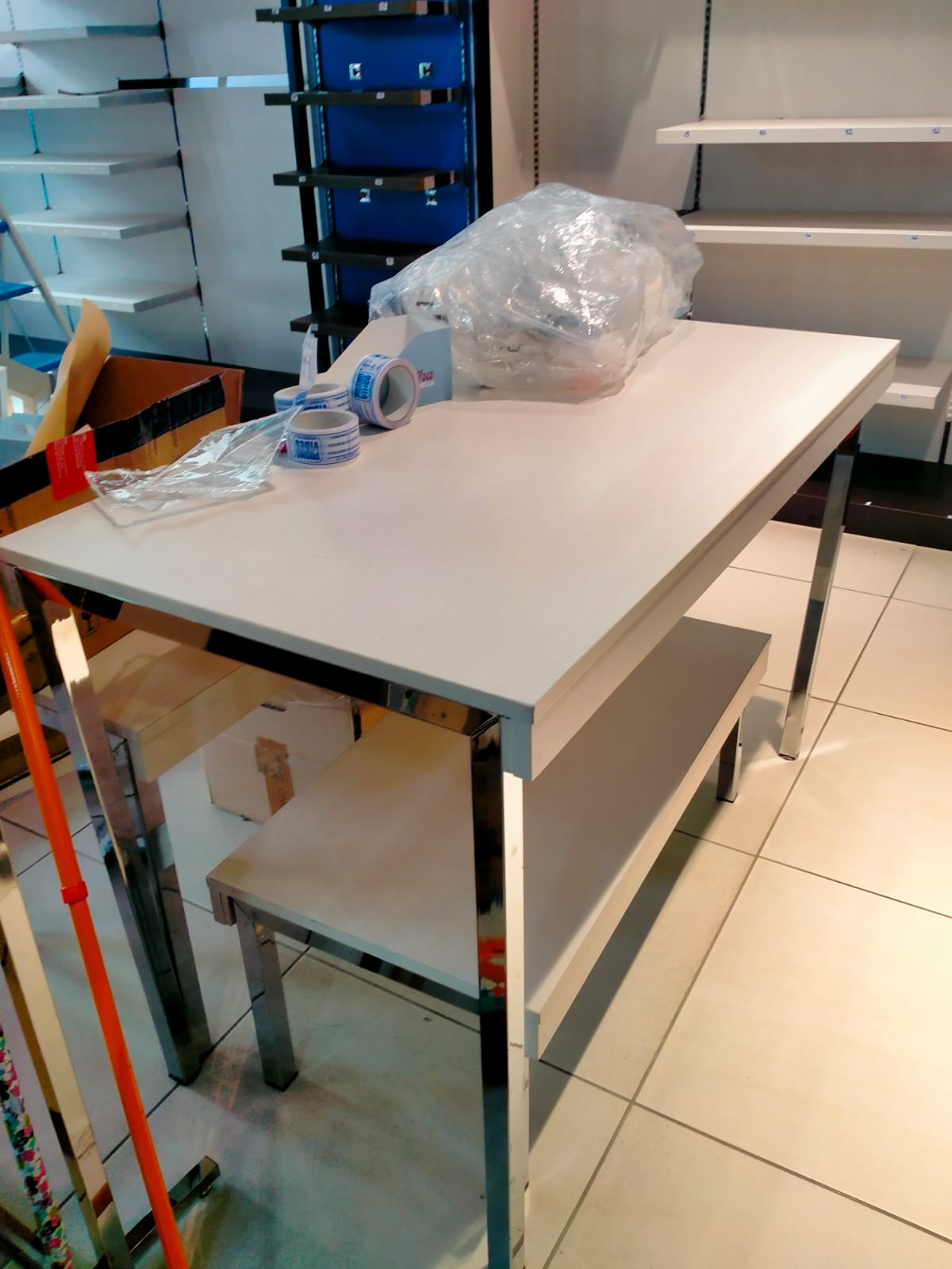 Stock ARREDAMENTO NEGOZIO per abbigliamento bambini - circa 60m² - RIF. TV6036