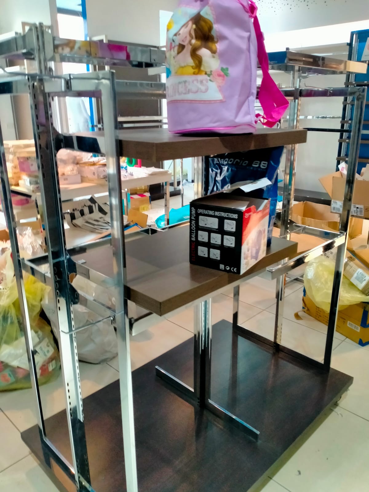 Stock ARREDAMENTO NEGOZIO per abbigliamento bambini - circa 60m² - RIF. TV6036