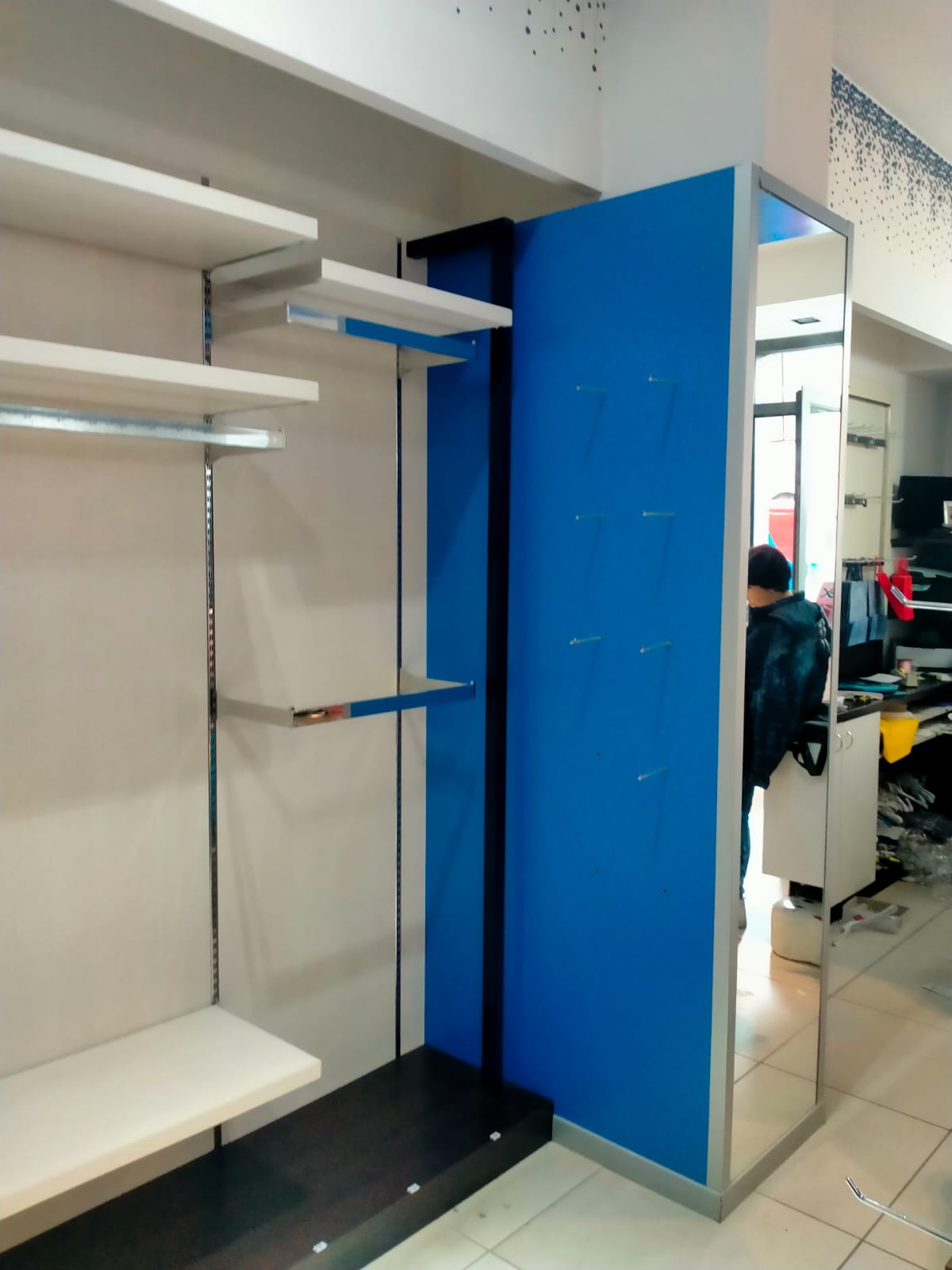 Stock ARREDAMENTO NEGOZIO per abbigliamento bambini - circa 60m² - RIF. TV6036