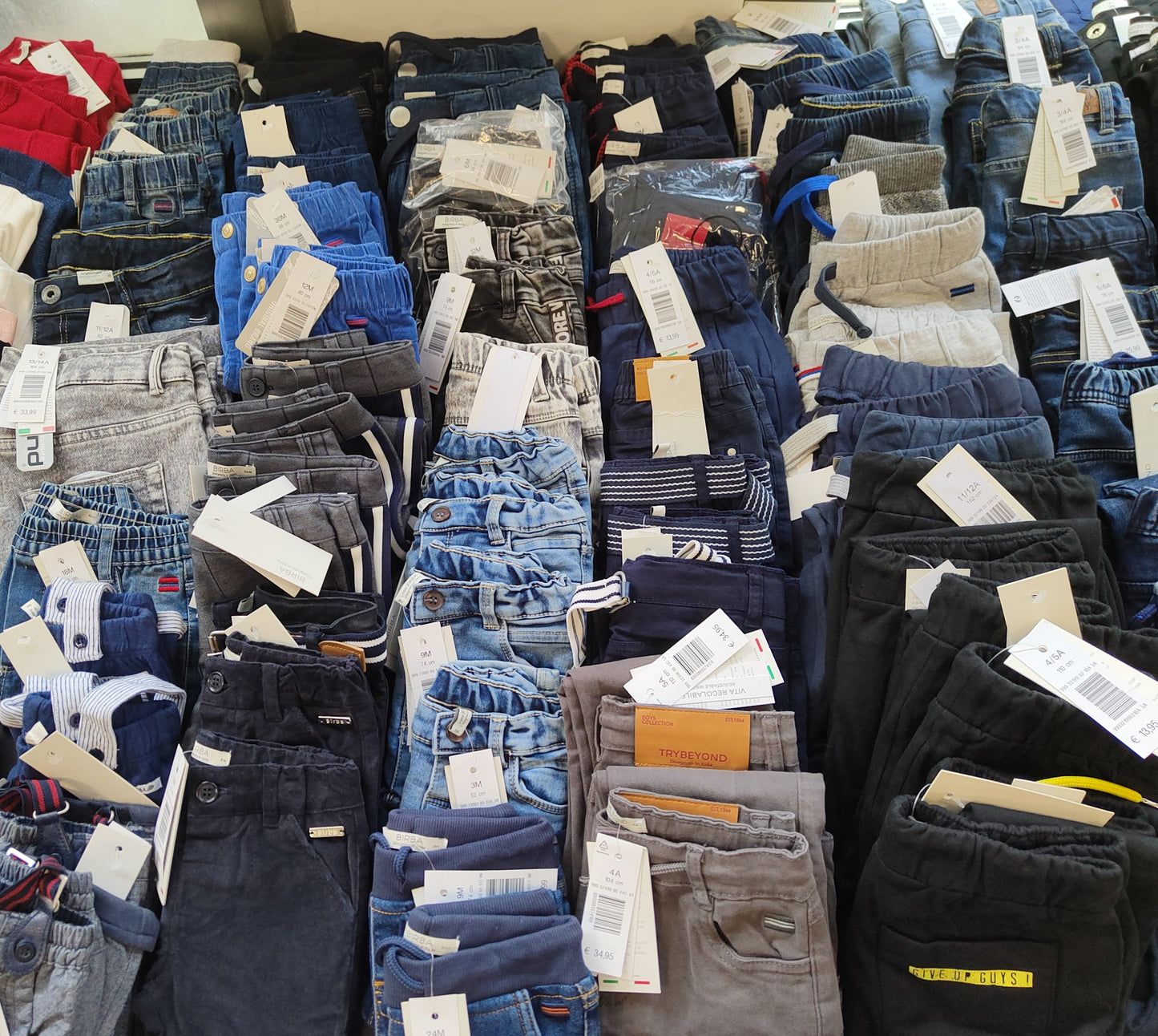 €6,00 al pezzo BIRBA, TRYBEYOND stock abbigliamento bambino 429 pezzi - A/I - RIF. 6094AF