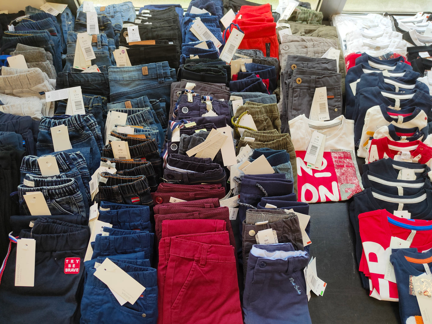 €6,00 al pezzo BIRBA, TRYBEYOND stock abbigliamento bambino 429 pezzi - A/I - RIF. 6094AF