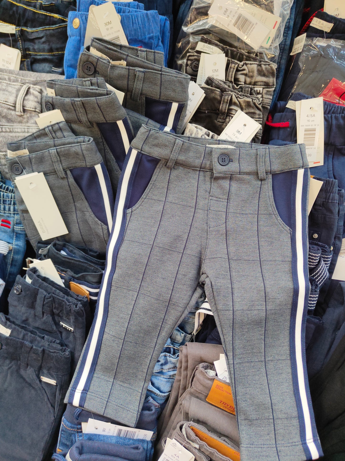 €6,00 al pezzo BIRBA, TRYBEYOND stock abbigliamento bambino 429 pezzi - A/I - RIF. 6094AF