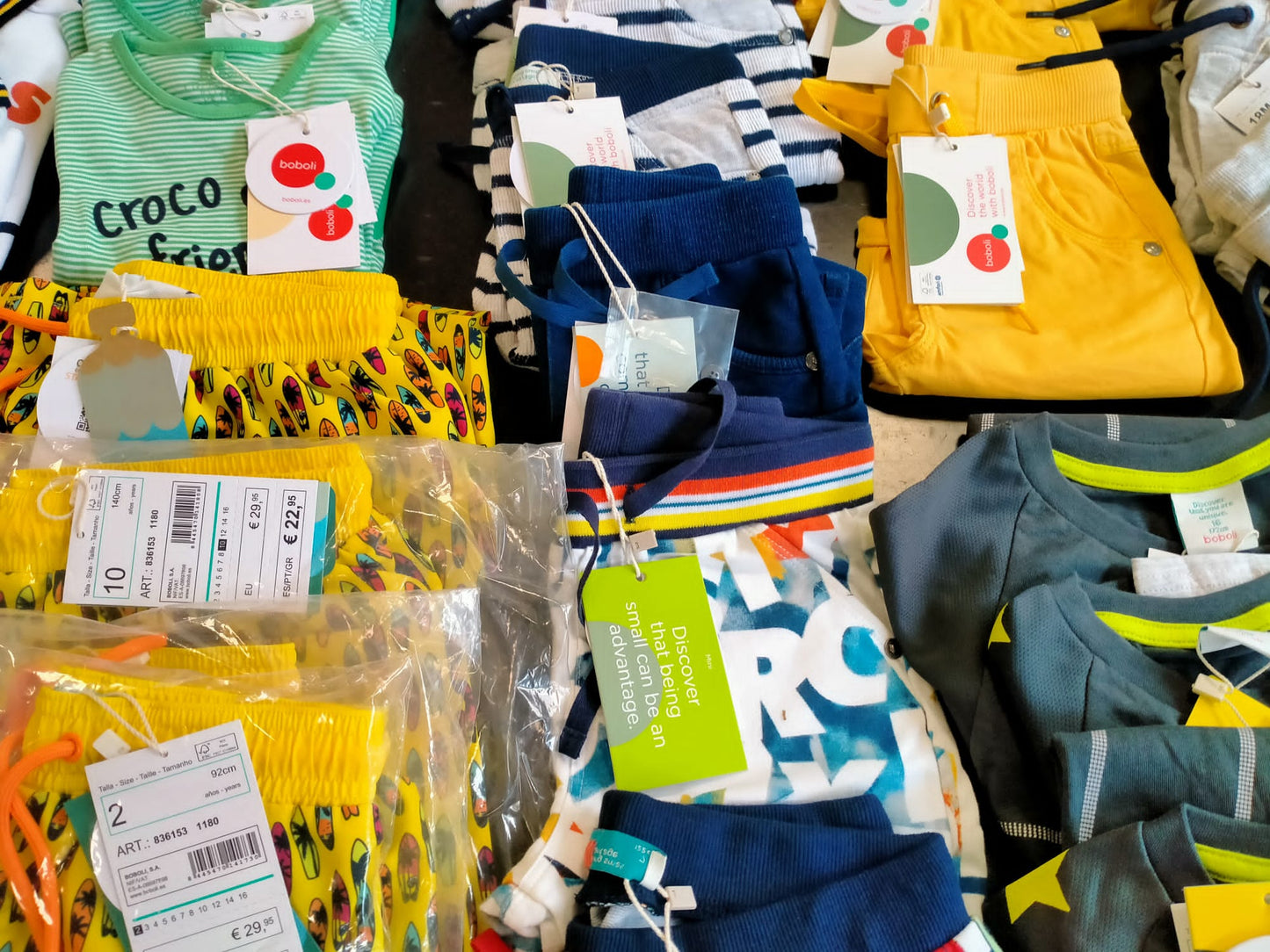€4,00 al pezzo BOBOLI stock abbigliamento bambini 114 pezzi - P/E - RIF. 6075AF