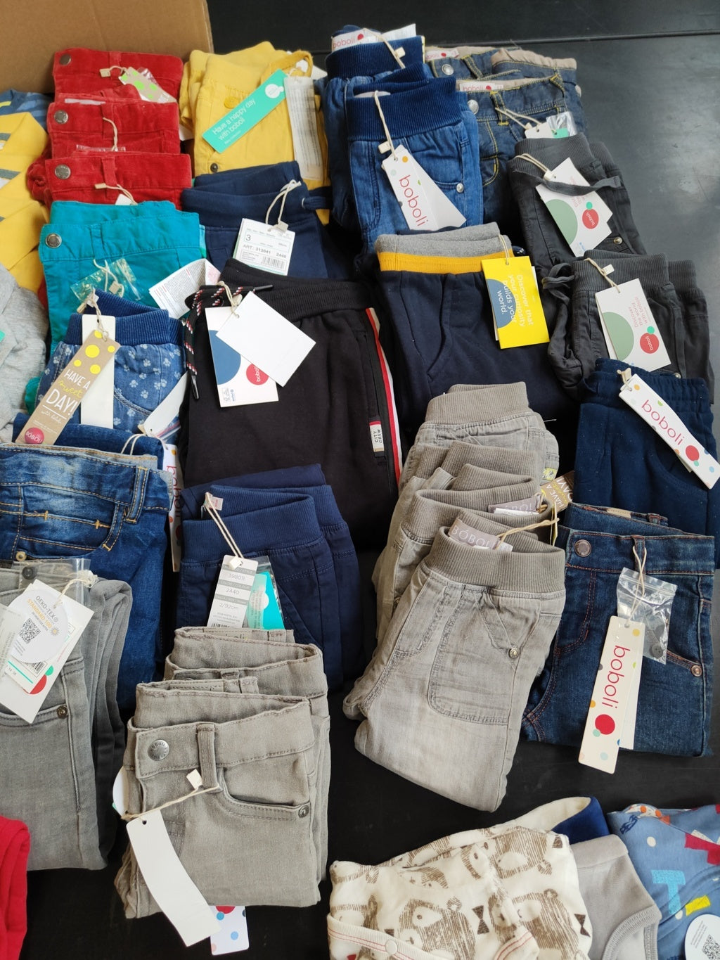 €4,83 al pezzo BOBOLI stock abbigliamento bambini 291 pezzi - A/I - RIF. 6091AF