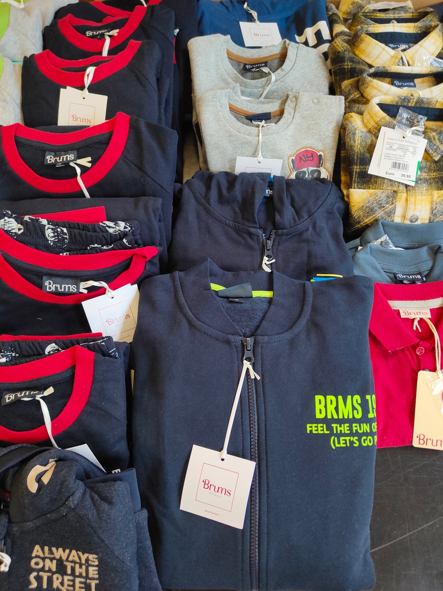 €6,23 al pezzo BRUMS, BIMBUS stock abbigliamento bambini 238 pezzi - A/I - RIF. 6092AF