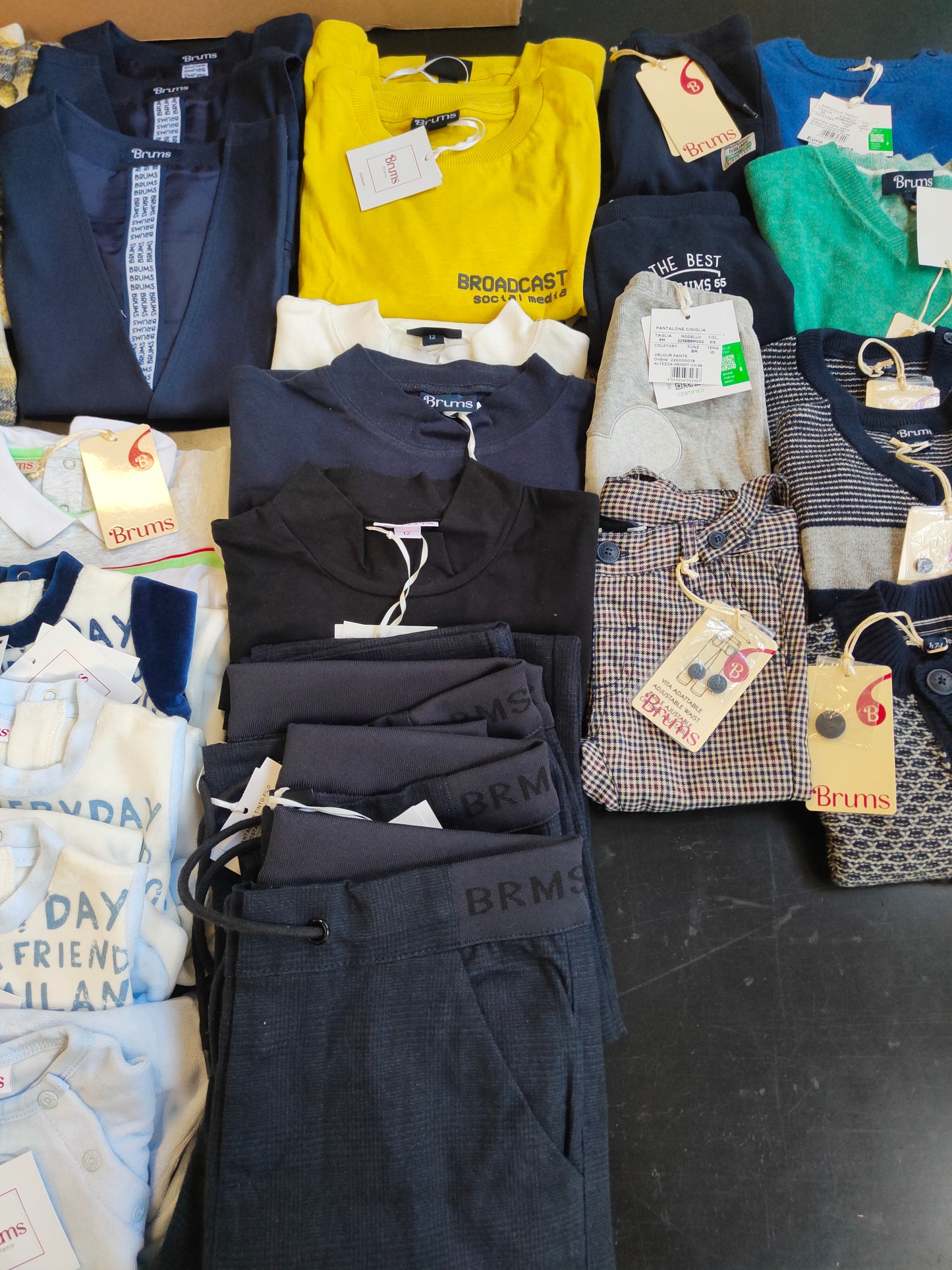 €6,23 al pezzo BRUMS, BIMBUS stock abbigliamento bambini 238 pezzi - A/I - RIF. 6092AF