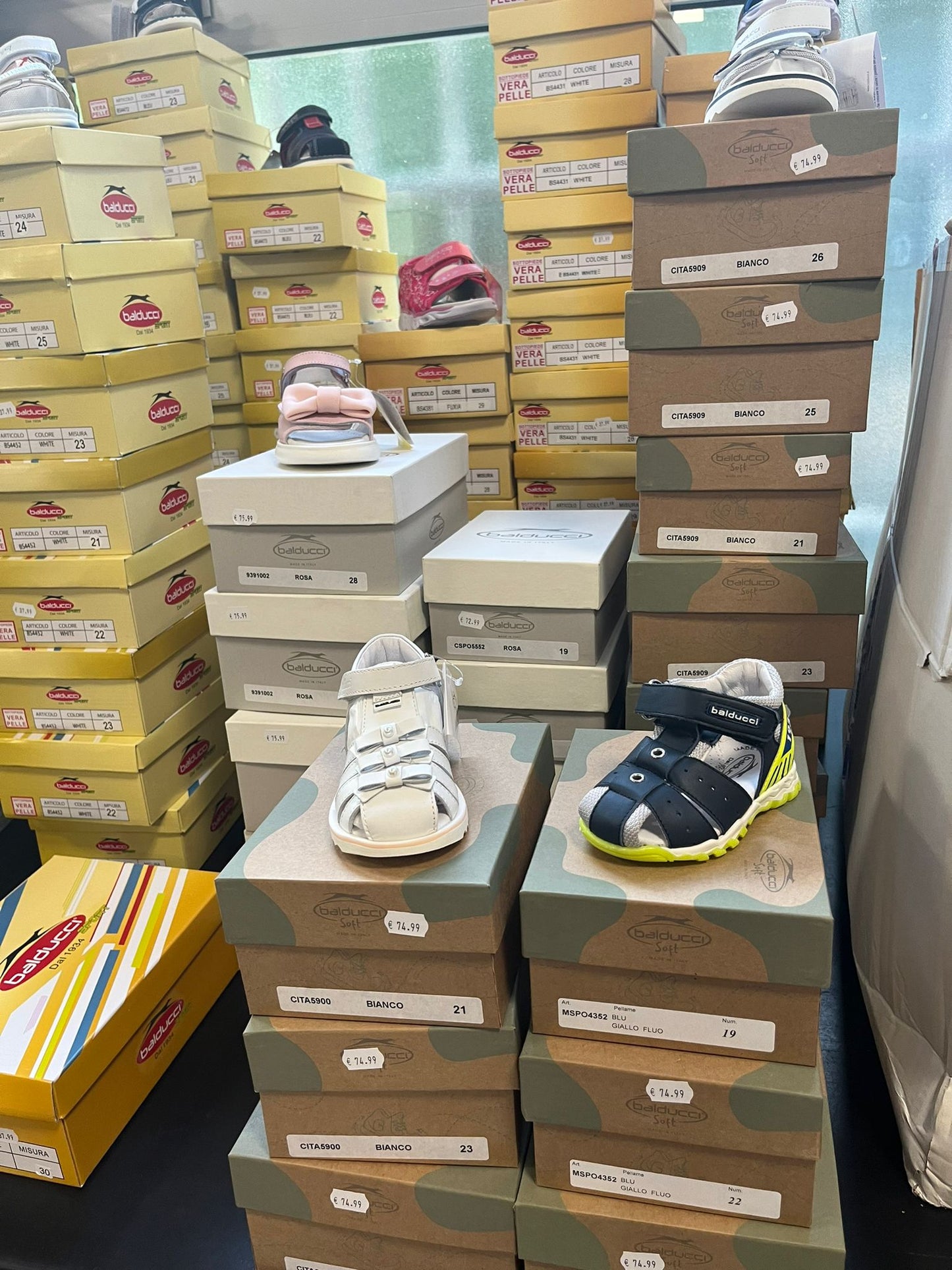 €9,13 al paio CHICCO, LIU JO, BALDUCCI, BIONATURA, FALCOTTO, NATURAL WORLD, ecc. stock calzature bambini 600 pezzi - P/E - RIF. 6089AF