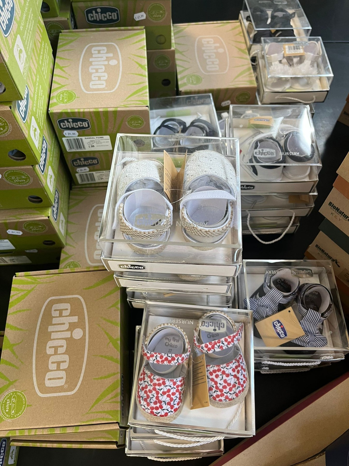 €9,13 al paio CHICCO, LIU JO, BALDUCCI, BIONATURA, FALCOTTO, NATURAL WORLD, ecc. stock calzature bambini 600 pezzi - P/E - RIF. 6089AF
