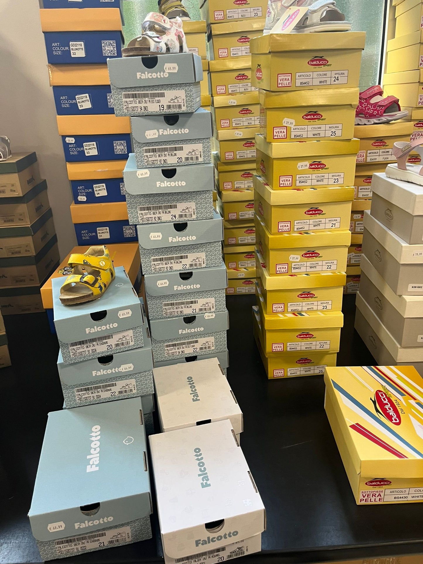 €9,13 al paio CHICCO, LIU JO, BALDUCCI, BIONATURA, FALCOTTO, NATURAL WORLD, ecc. stock calzature bambini 600 pezzi - P/E - RIF. 6089AF