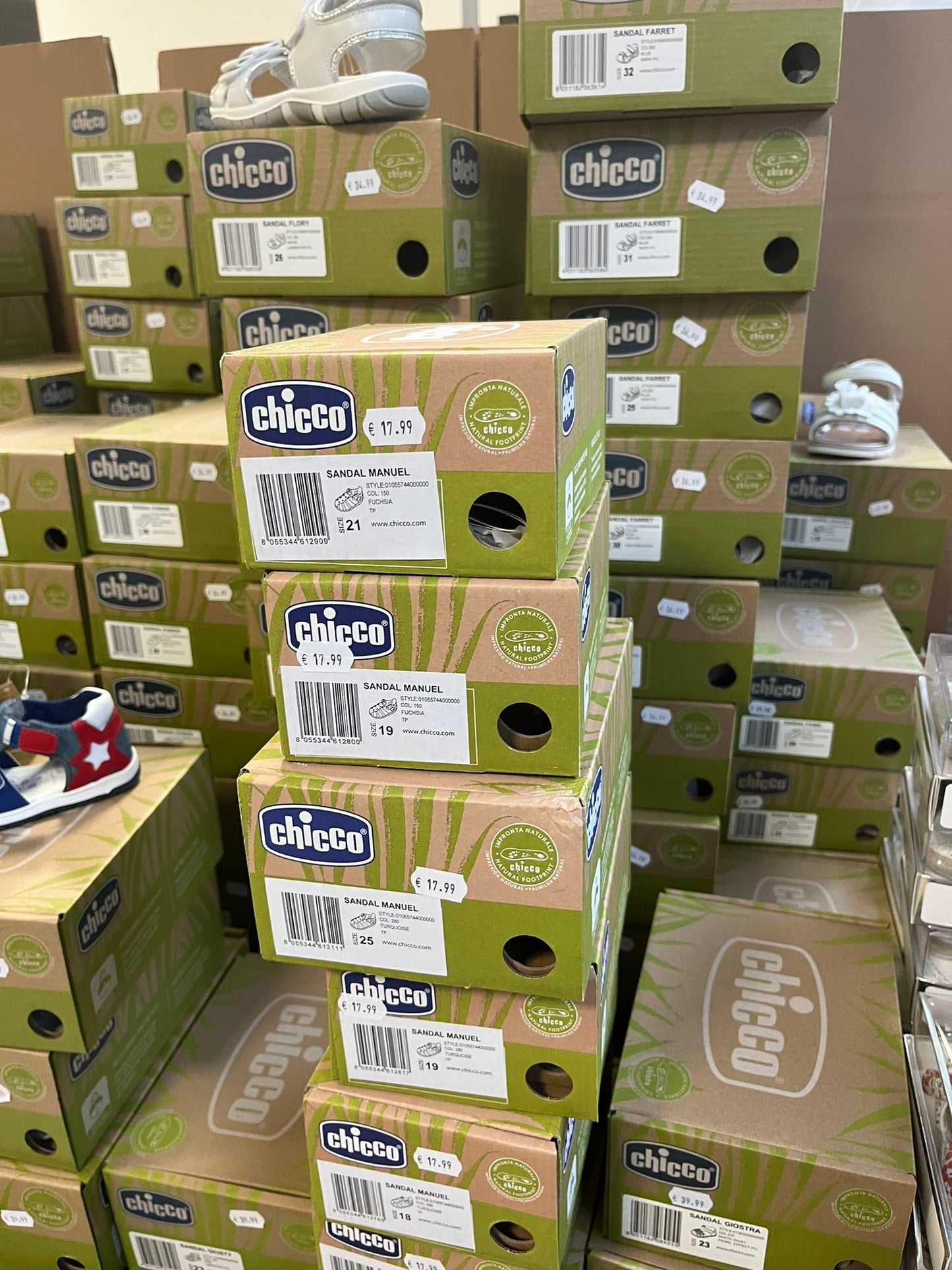 €9,13 al paio CHICCO, LIU JO, BALDUCCI, BIONATURA, FALCOTTO, NATURAL WORLD, ecc. stock calzature bambini 600 pezzi - P/E - RIF. 6089AF