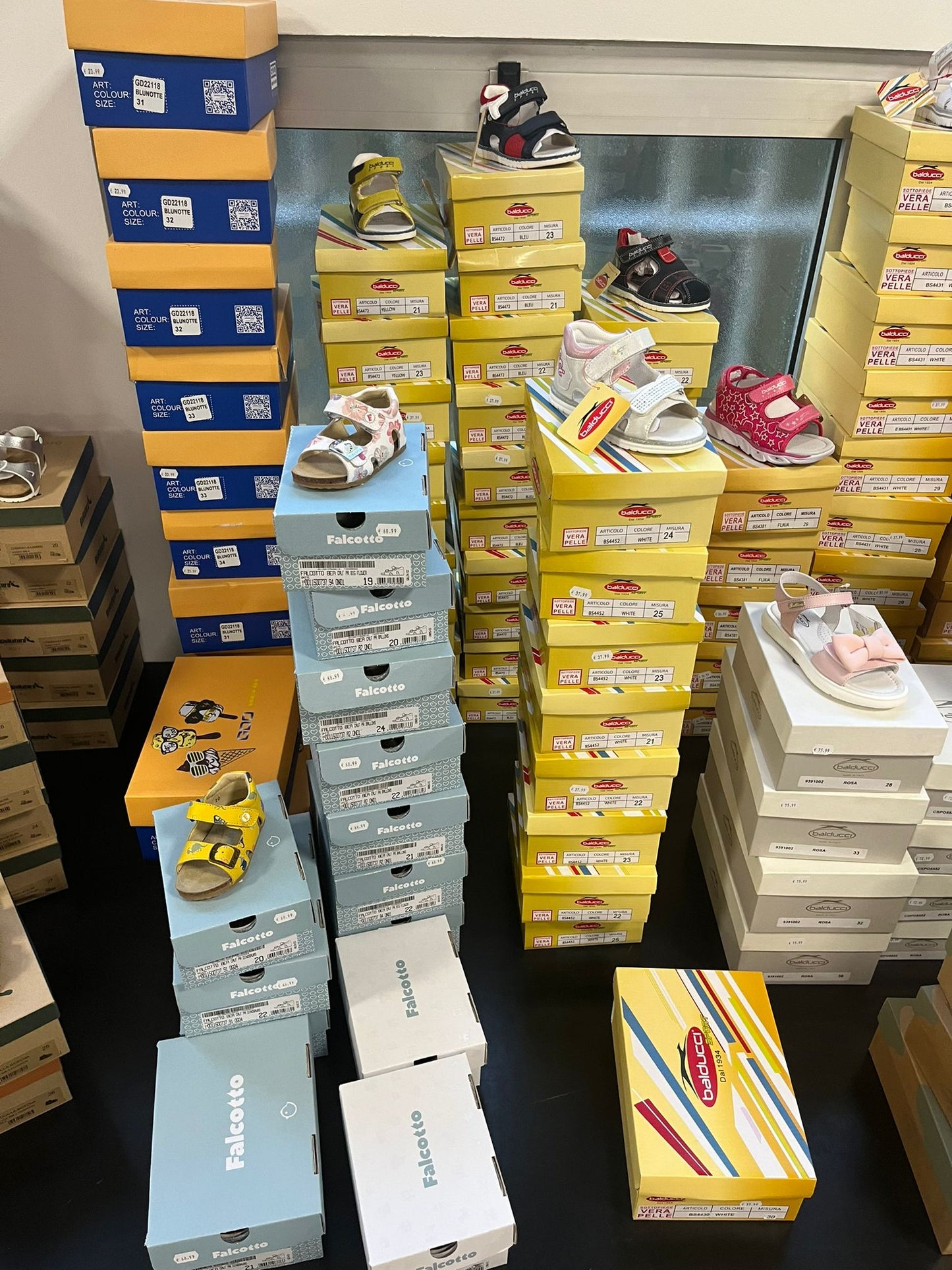 €9,13 al paio CHICCO, LIU JO, BALDUCCI, BIONATURA, FALCOTTO, NATURAL WORLD, ecc. stock calzature bambini 600 pezzi - P/E - RIF. 6089AF