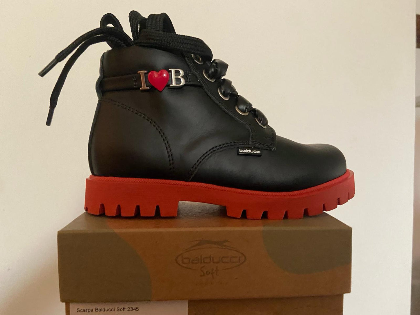 €14,90 al paio BALDUCCI, CHICCO, FALCOTTO, DIANETTI, LELLY KELLY, NATURINO, ecc. stock calzature bambini 161 paia - A/I - RIF. TV6201