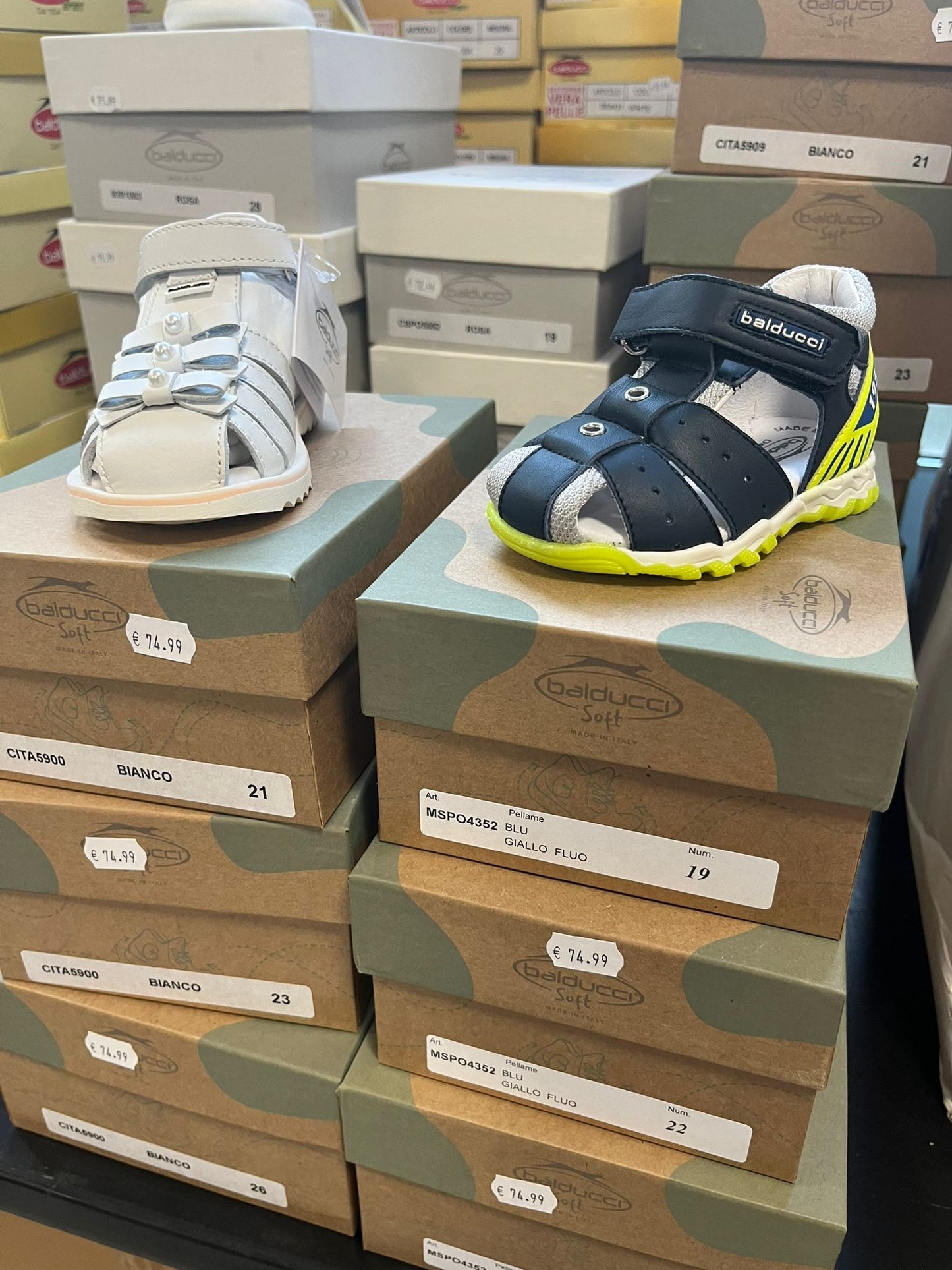 €9,13 al paio CHICCO, LIU JO, BALDUCCI, BIONATURA, FALCOTTO, NATURAL WORLD, ecc. stock calzature bambini 600 pezzi - P/E - RIF. 6089AF