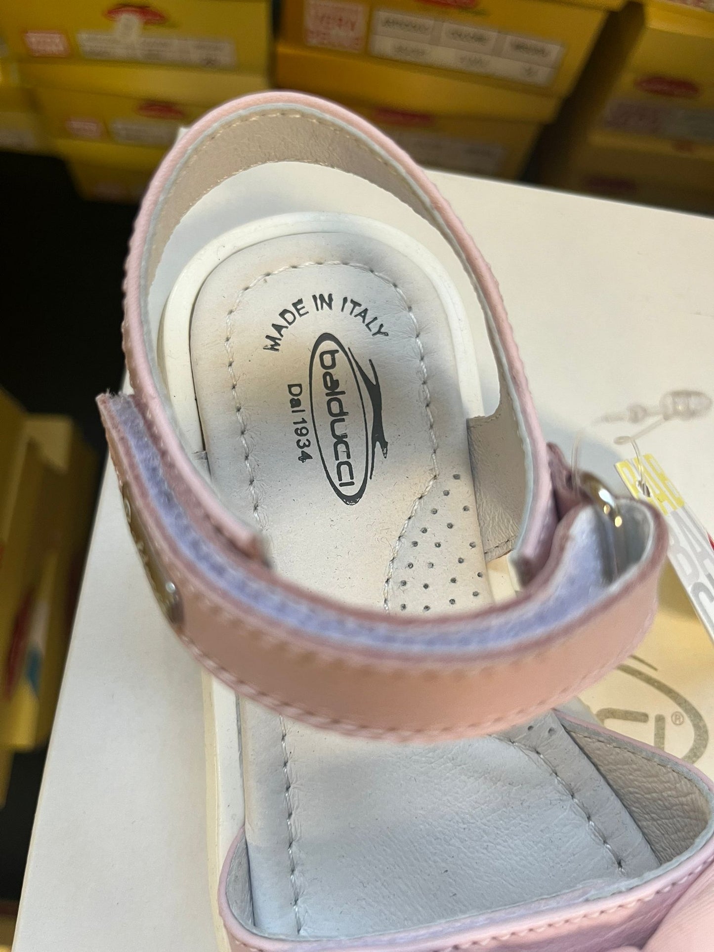 €9,13 al paio CHICCO, LIU JO, BALDUCCI, BIONATURA, FALCOTTO, NATURAL WORLD, ecc. stock calzature bambini 600 pezzi - P/E - RIF. 6089AF