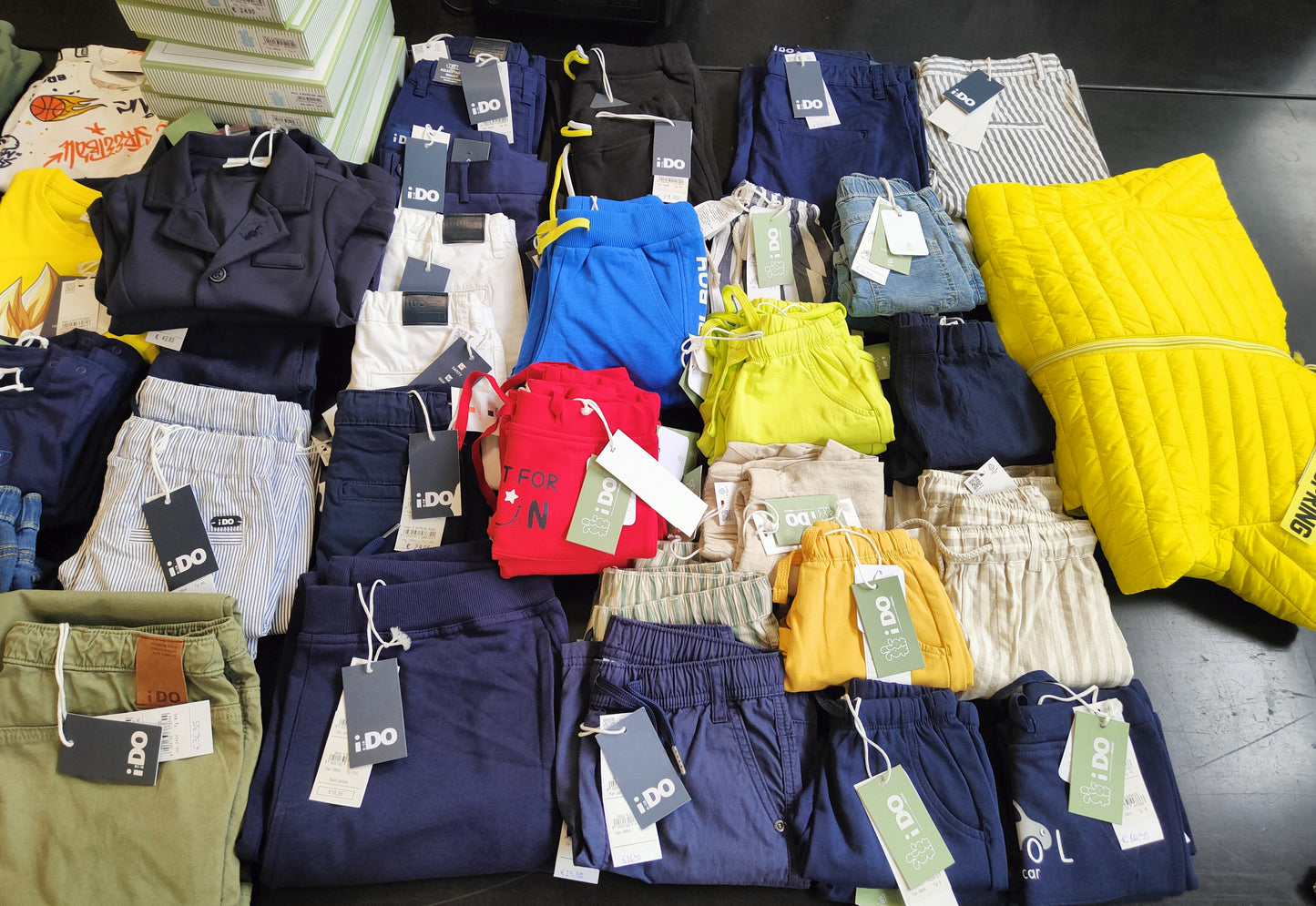 €4,00 al pezzo I DO stock abbigliamento e accessori bambini 419 pezzi - P/E - RIF. 6074AF